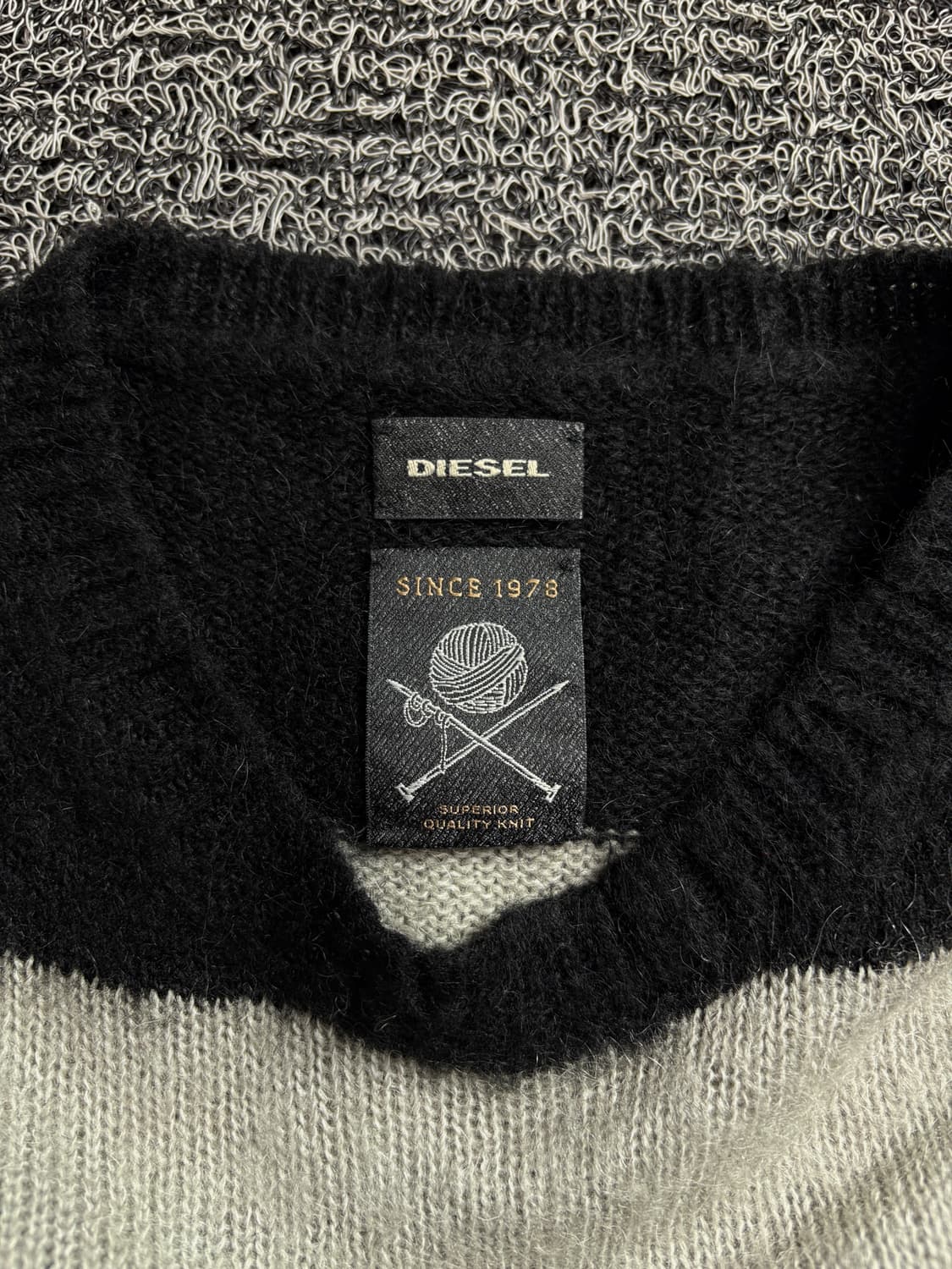 디젤 패치로고 단가라 디테일 모헤어 스웨터 1558 상품이미지4