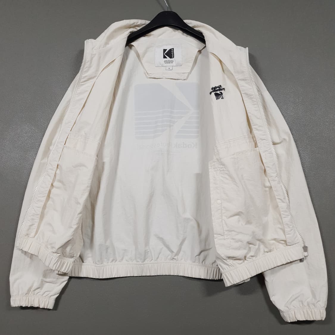 여성 S) 코닥 신형 25ss 에센셜 빅로고 우븐 자켓 아이보리 오버핏 상품이미지7