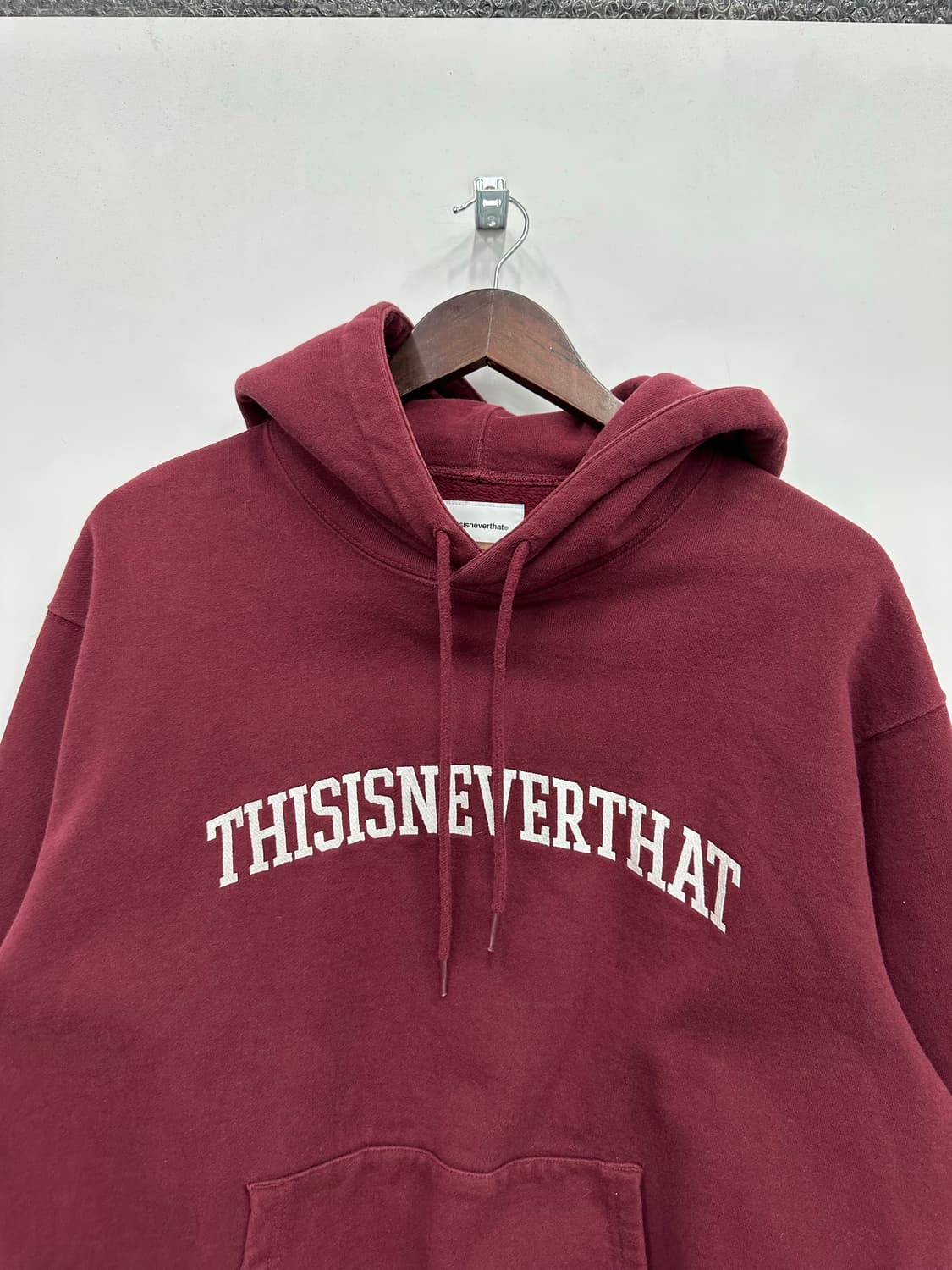 디스이즈네버댓 버건디 후드티  상품이미지3