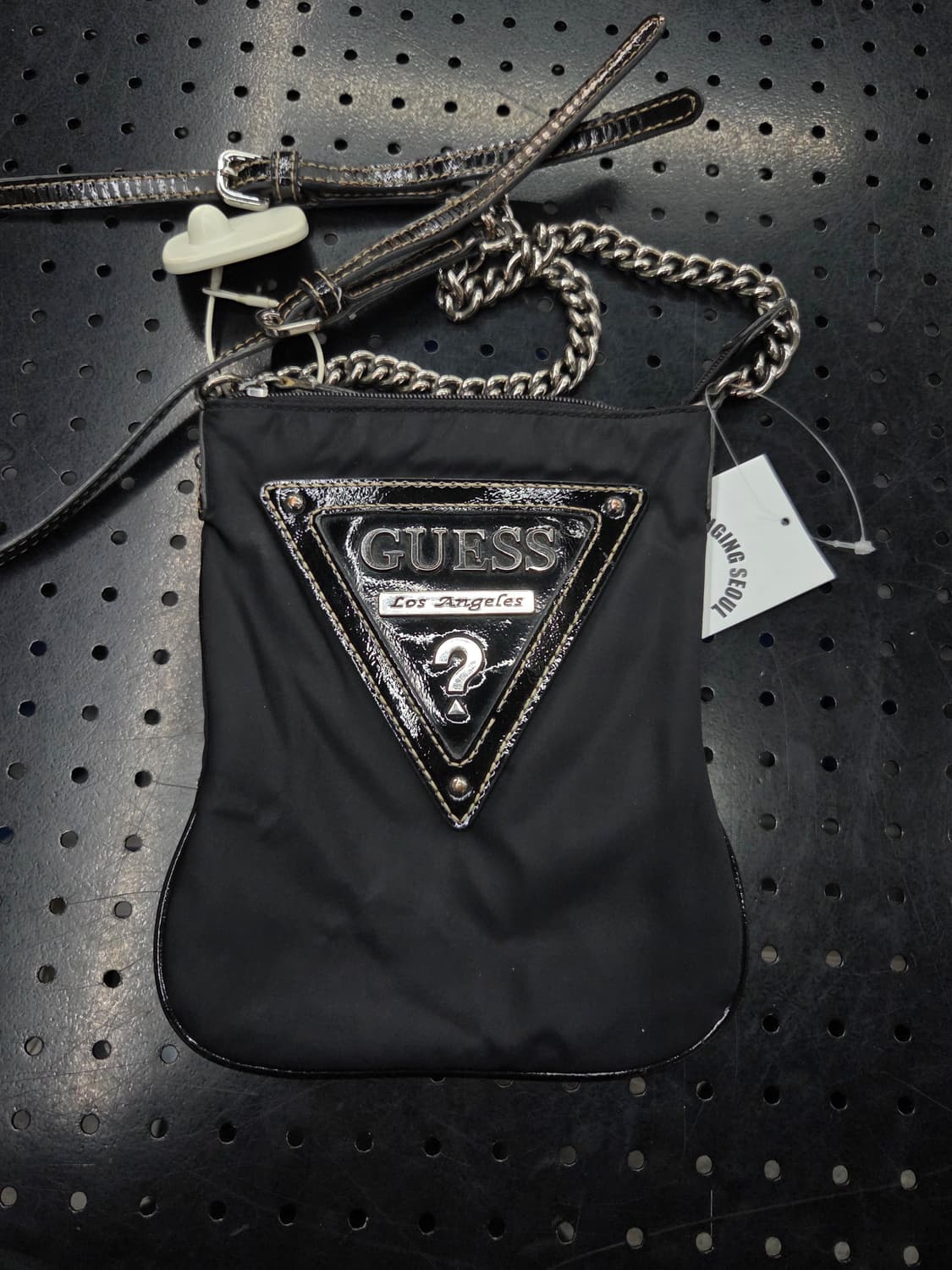 guess 게스 블랙 체인크로스백 상품이미지2