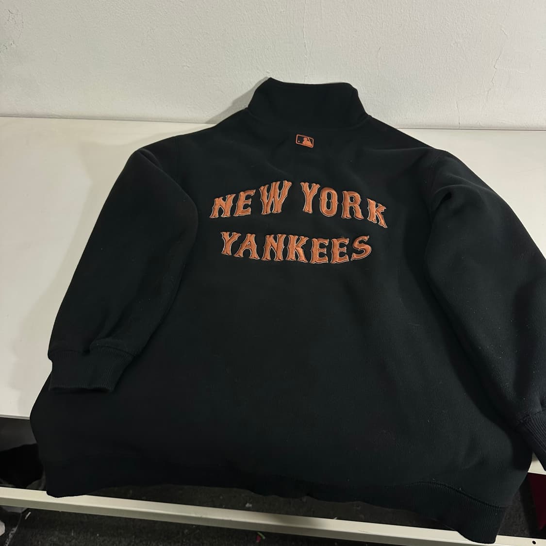 우먼FREE MLB 블랙 뉴욕양키스 후리스 반집업 맨투맨 상품이미지4