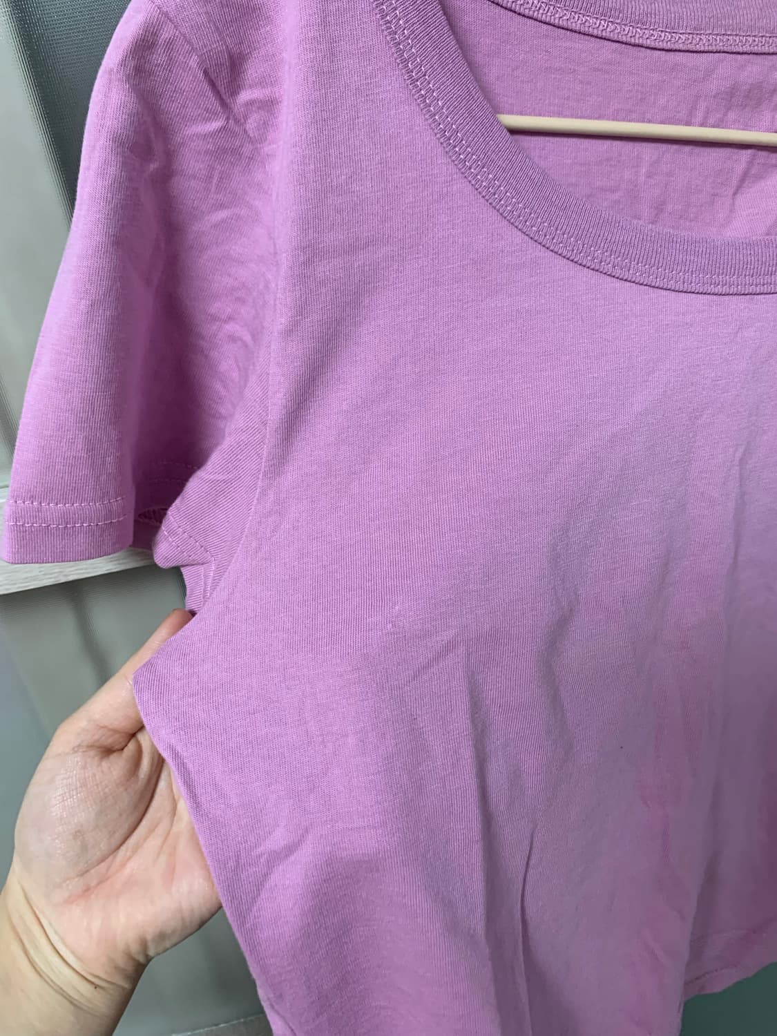 쉬이즈큐트 수피마U넥 핑크 1번 착용 상품이미지4