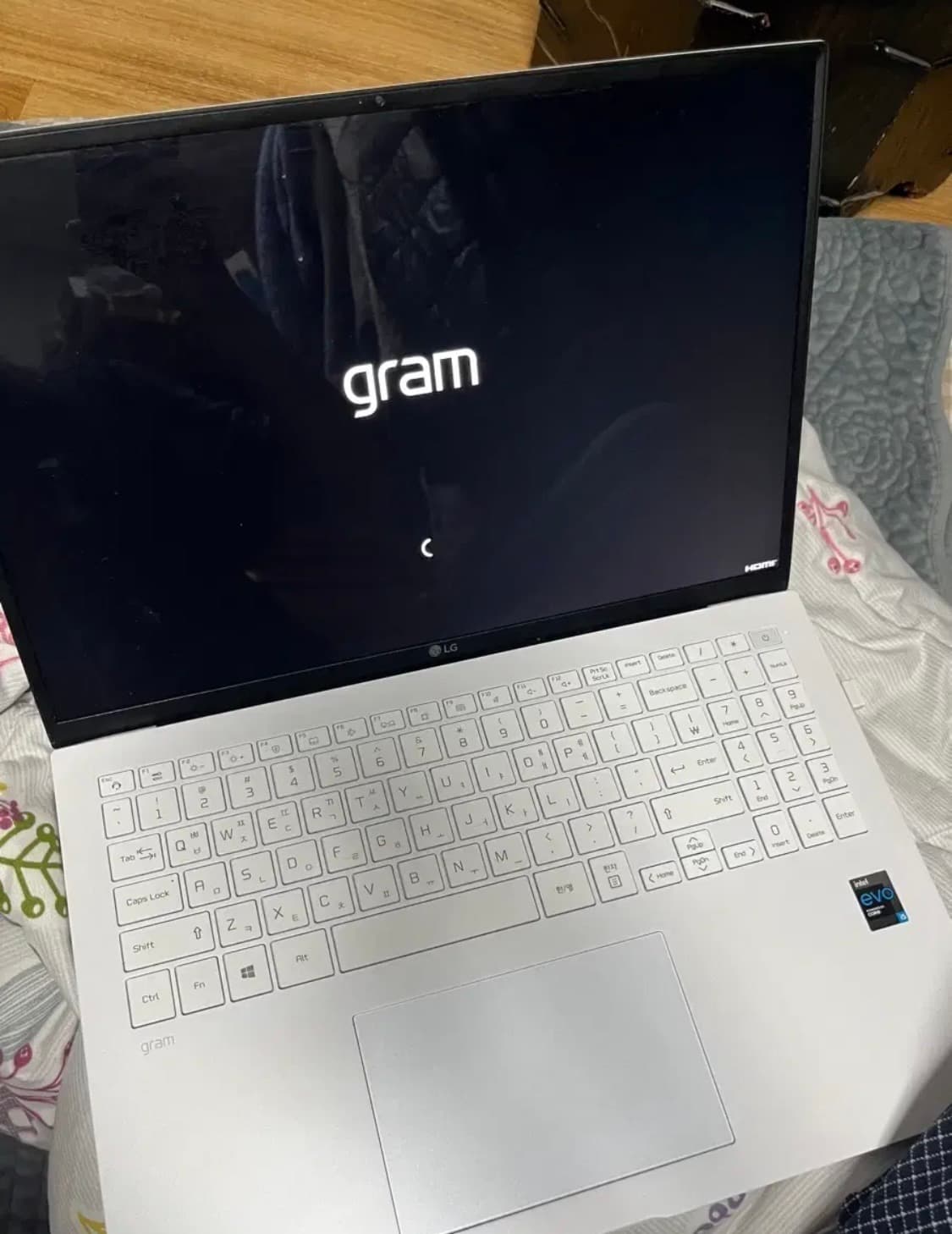 LG 그램 16인치 2021년형 화이트 상품이미지2