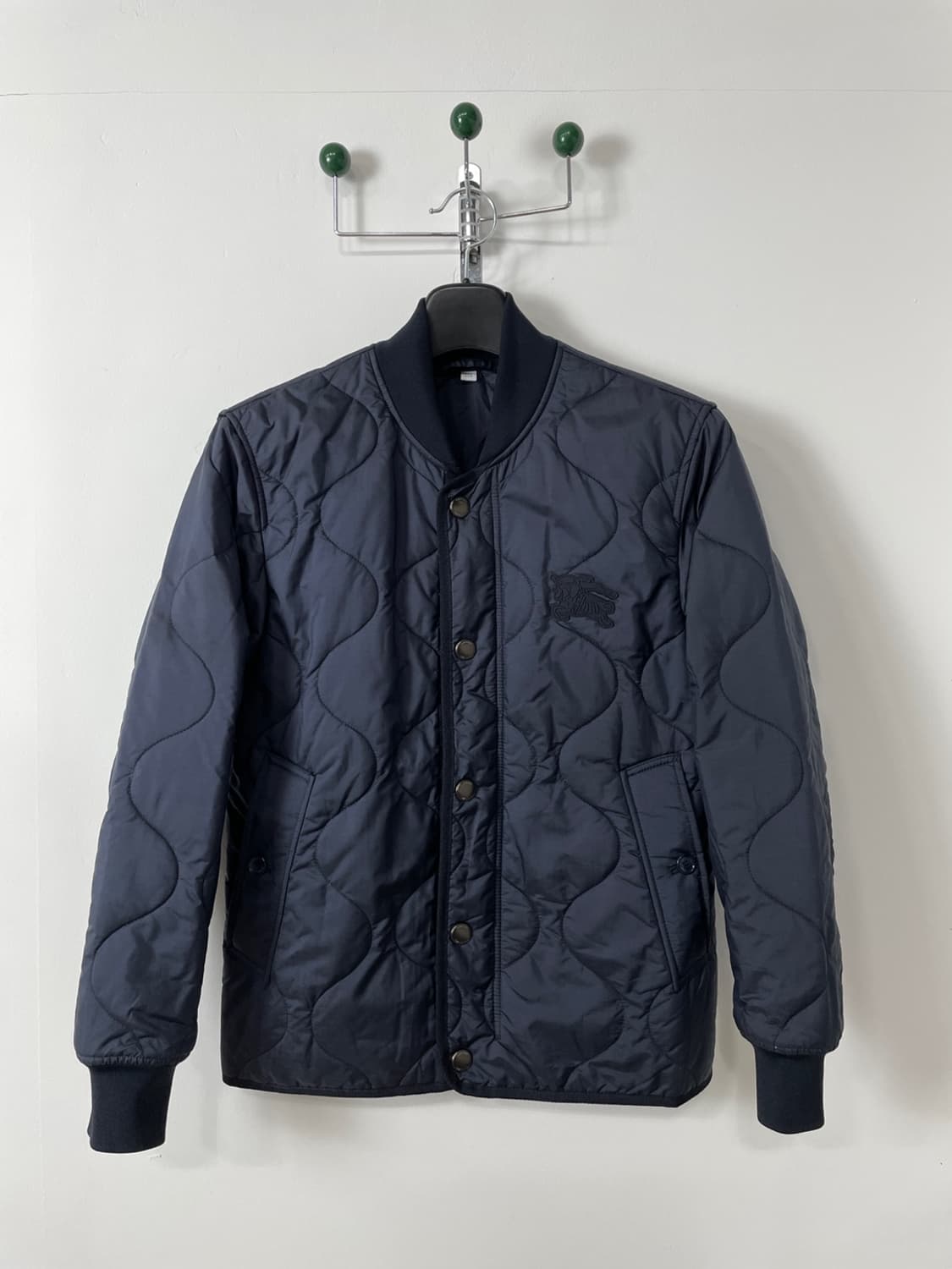 버버리 EKD 아플리케 퀼팅 봄버 자켓 상품이미지2