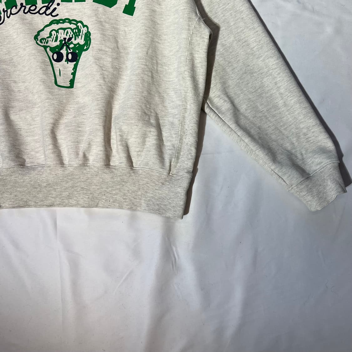 [FREE]마르디 메크르디 빅로고 맨투맨 상품이미지3