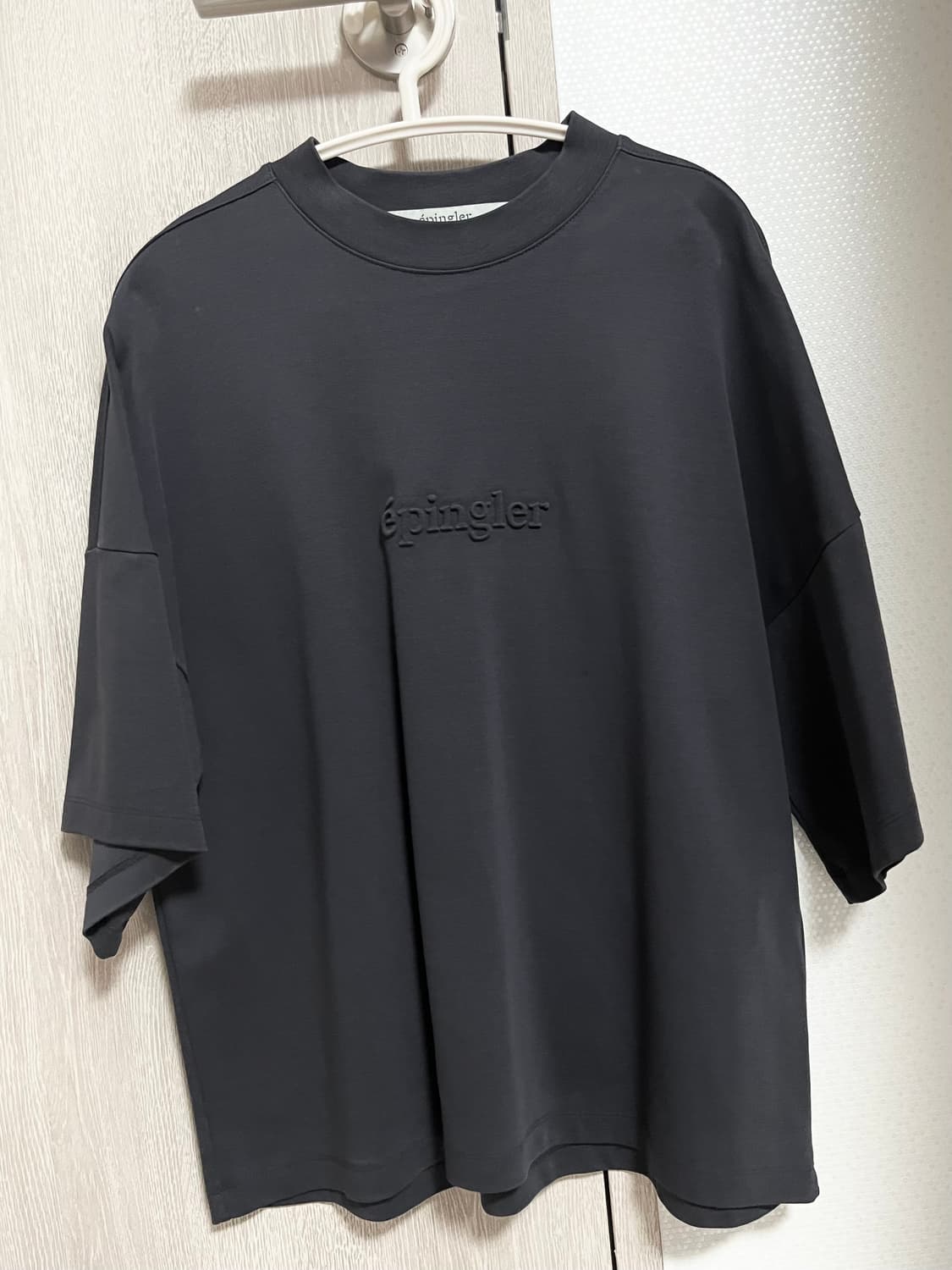 [S] 에핑글러 EP 엠보 로고 티셔츠 차콜 상품이미지9