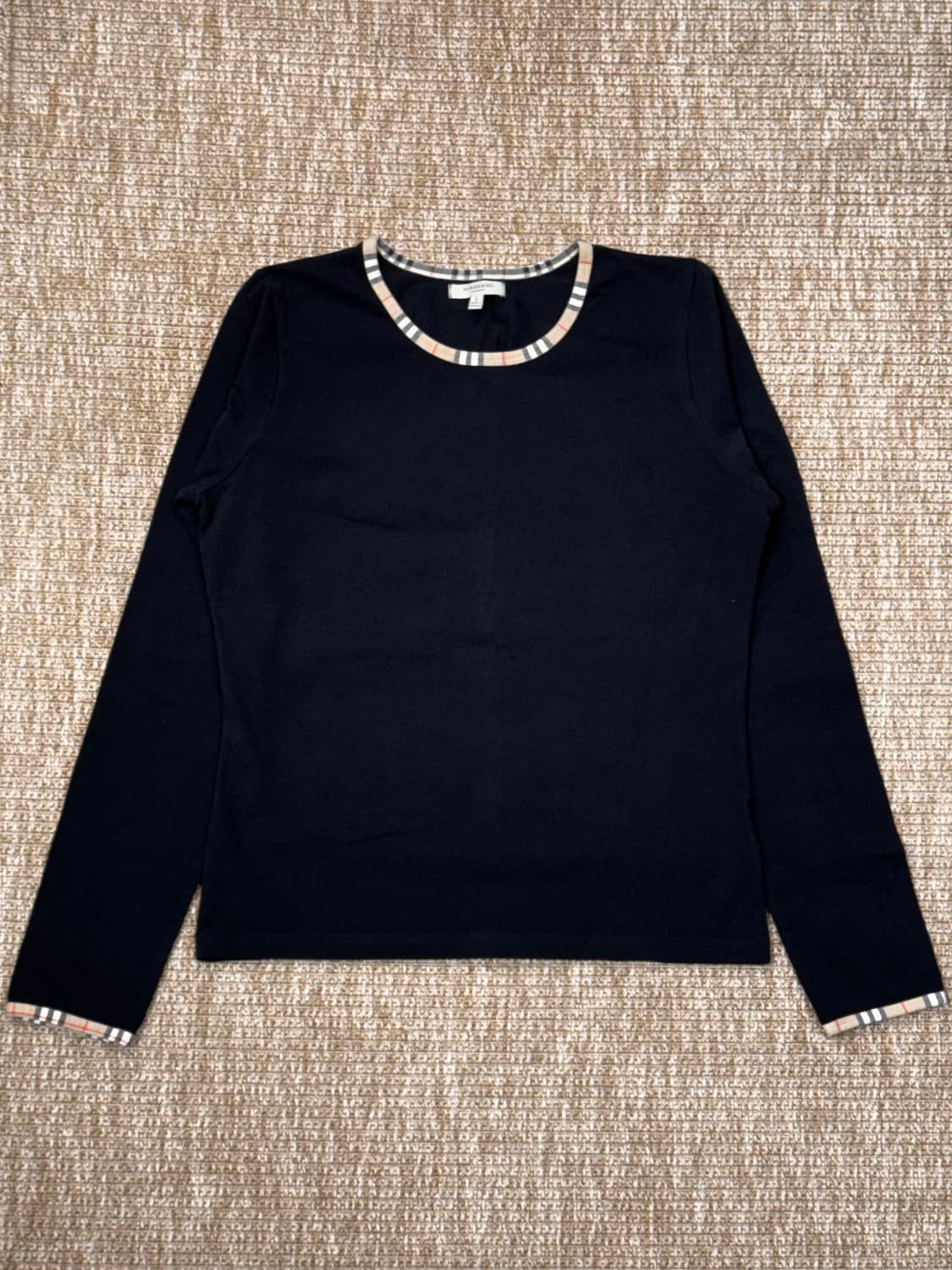 버버리 블랙 긴팔티 상품이미지1