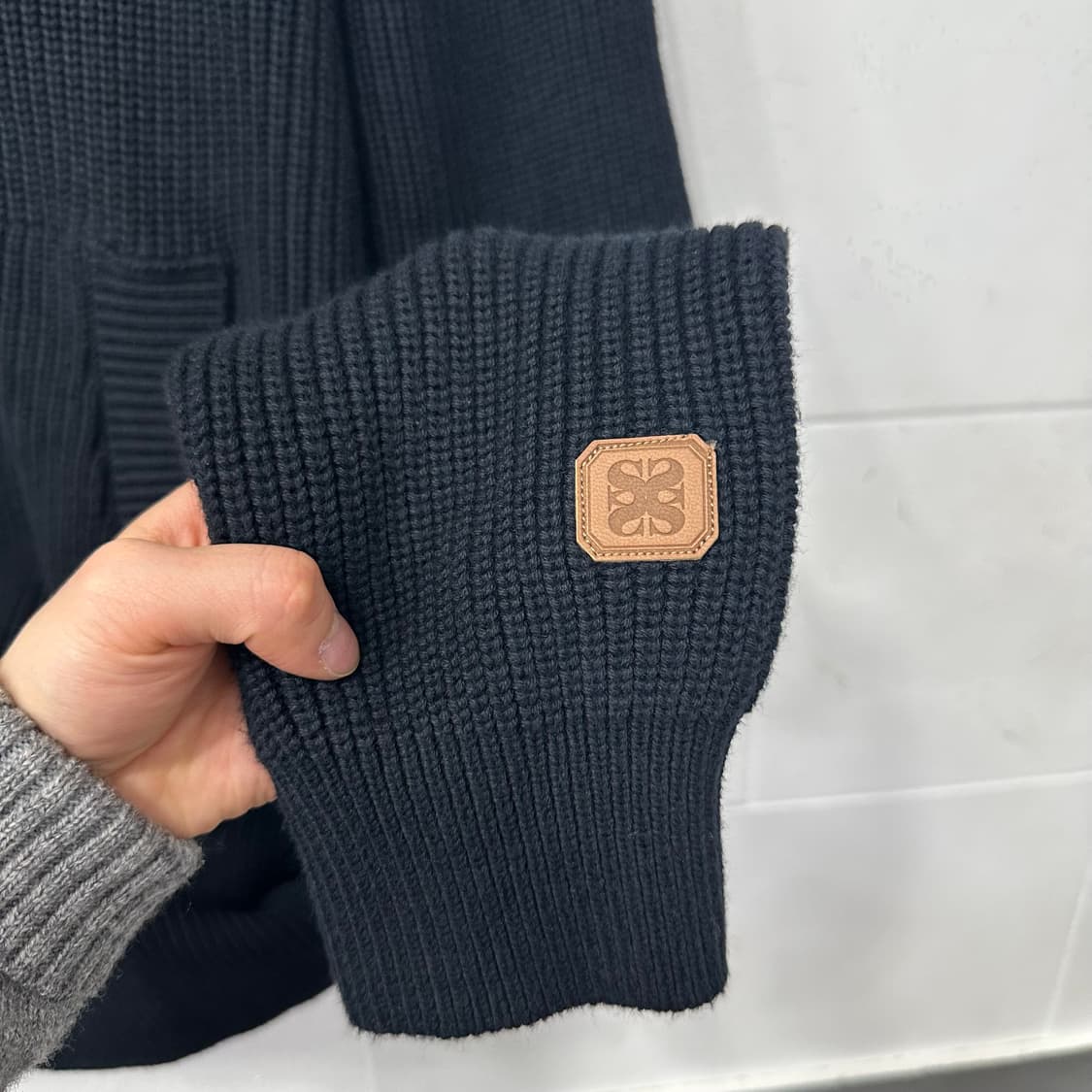 세터 아플리케 로고 캐시미어5% 블렌드 후드니트 상품이미지6