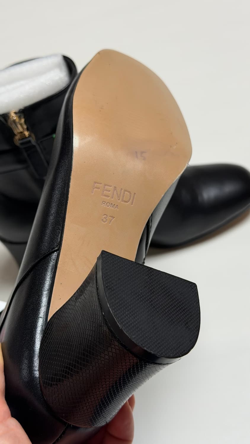 새상품) 펜디 레인보우 스터드 가죽 앵클 부츠 블랙 240mm 상품이미지6