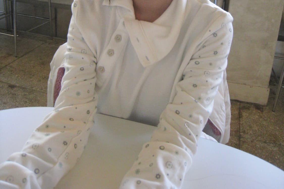 허그유어스킨 플라워 버튼 폴라 화이트  상품이미지1