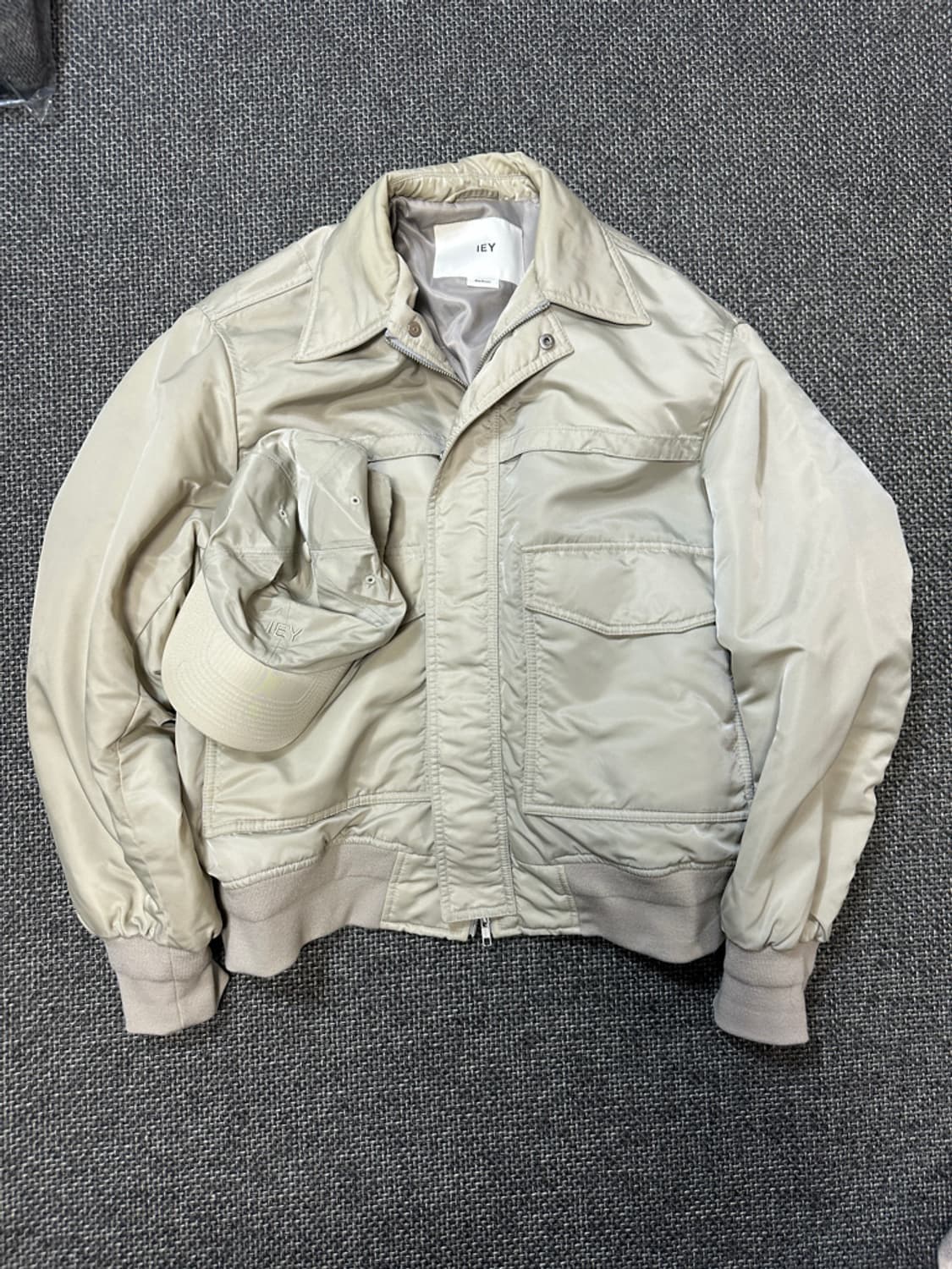 이에이 봄버 자켓 상품이미지1