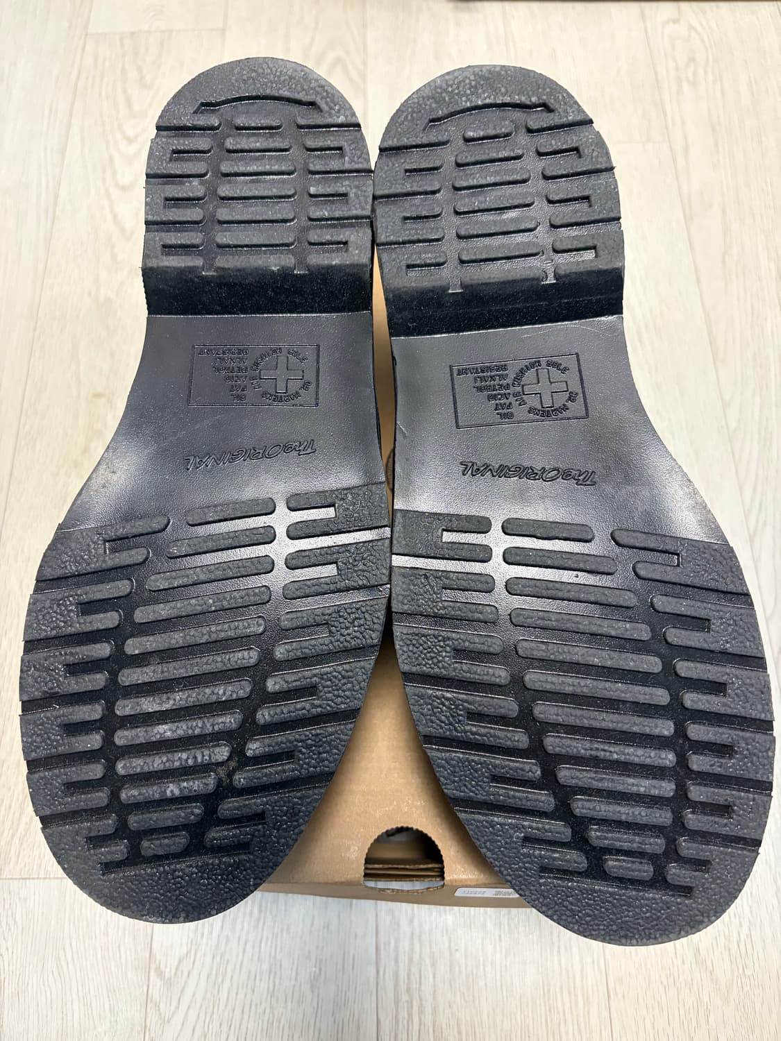 닥터마틴 x 슈프림 스터드 펜톤 로퍼 블랙 260(UK7) 상품이미지3