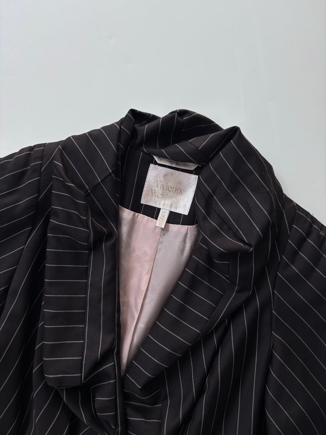 비비안웨스트우드 브라운 스트라이프 프릴 블레이저  상품이미지6