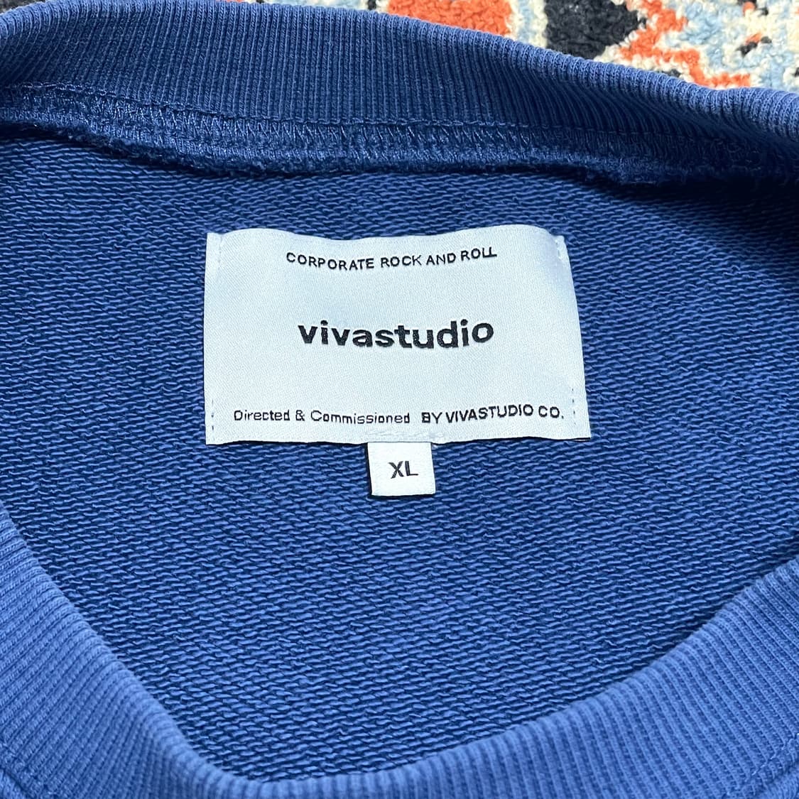 비바스튜디오 스펠로고 블루 맨투맨 남성XL 상품이미지3