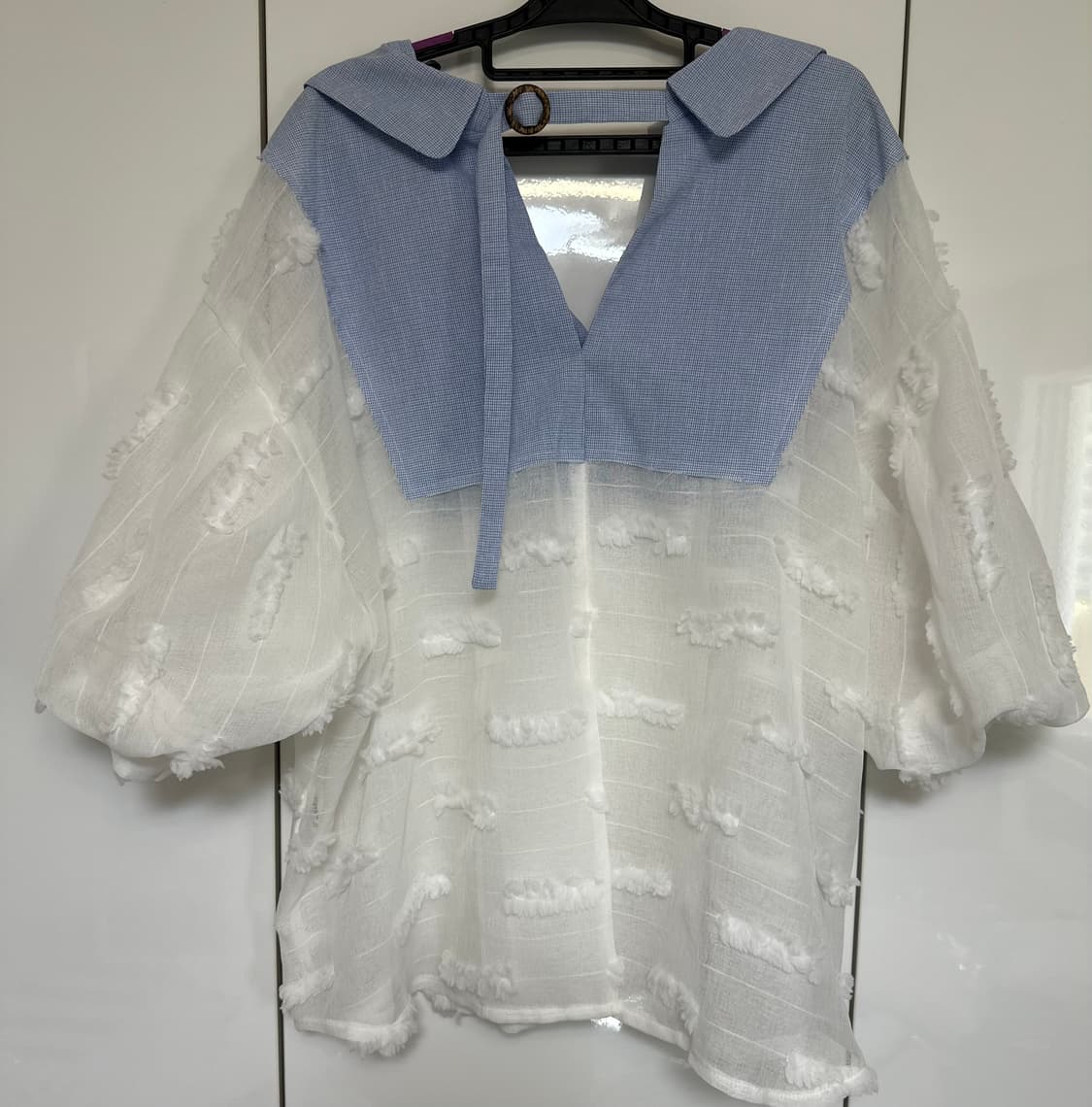 배색 카라 블라우스 펀칭 화이트 상품이미지6