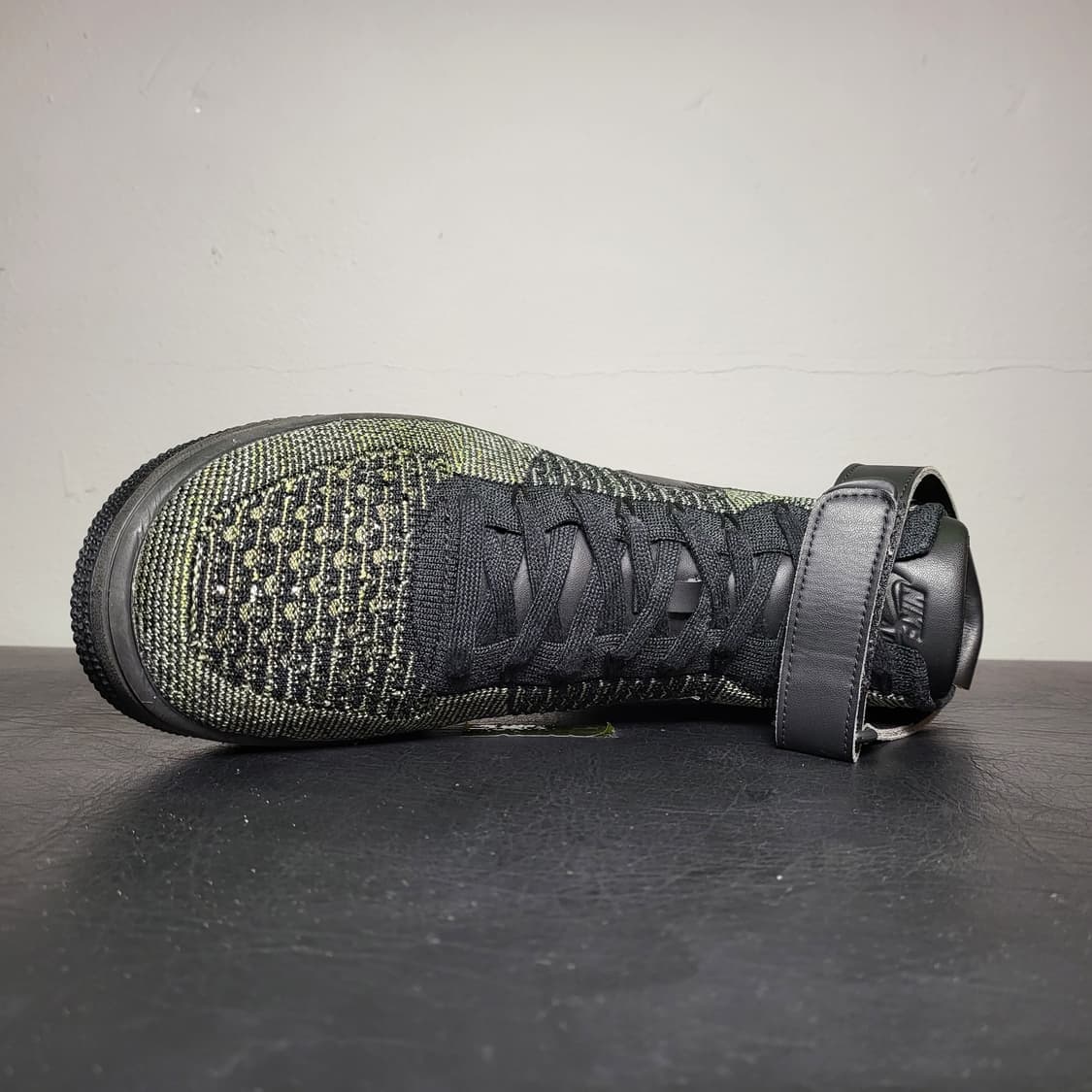 나이키 운동화 280m (조명이 없으면 블랙에 더 가까움) 상품이미지5