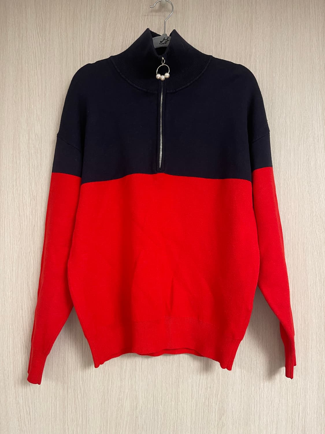 산드로 빨강/검정 배색 하프넥 니트 상품이미지1