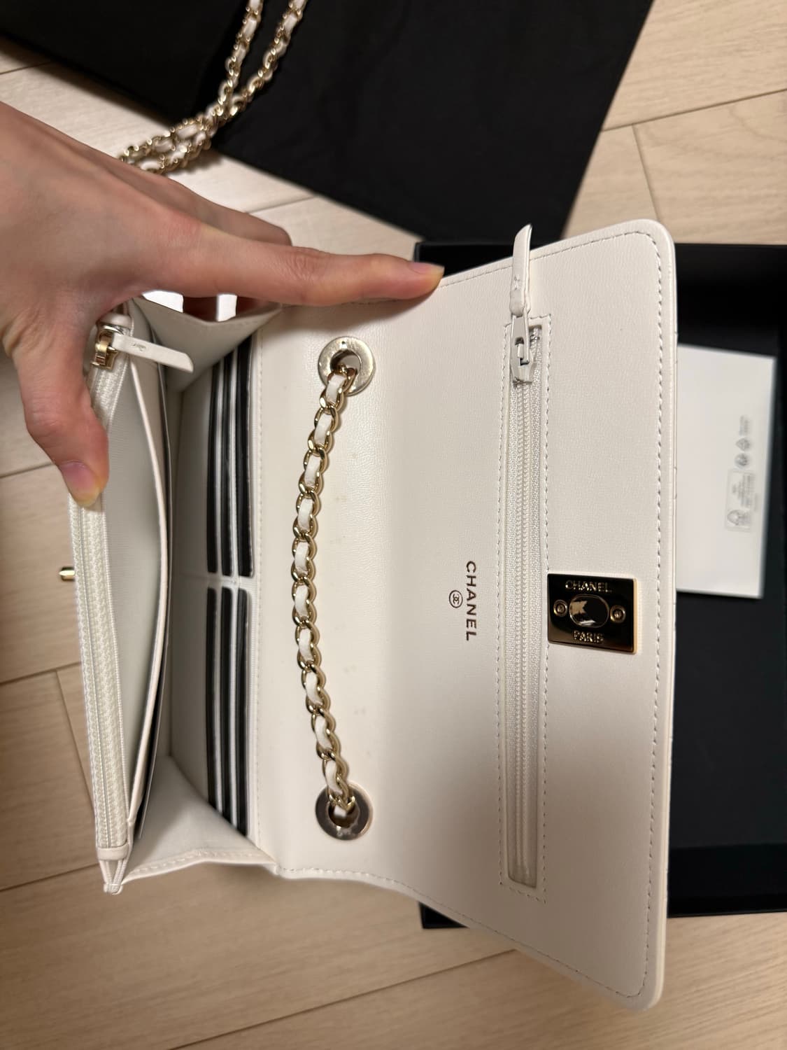 CHANEL 샤넬 클래식 월렛 온 체인 (Wallet On Chain / 상품이미지2