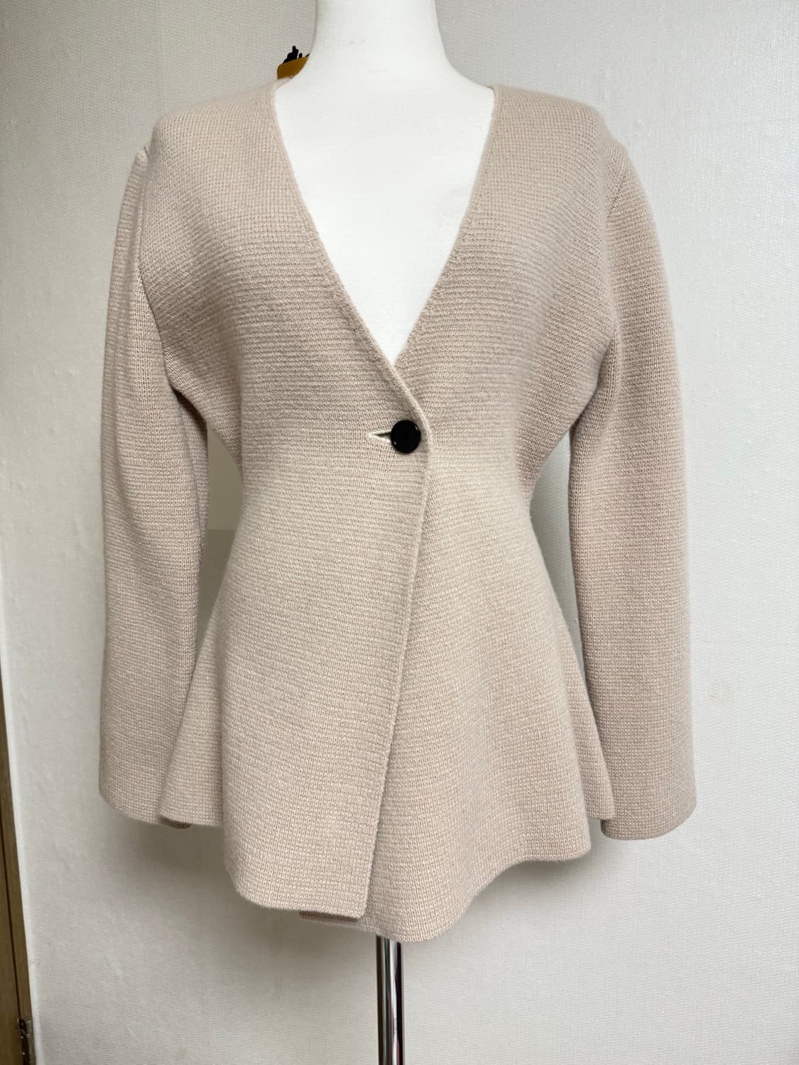 사선 언발란스 랩 슬림라인 니트자켓 상품이미지2