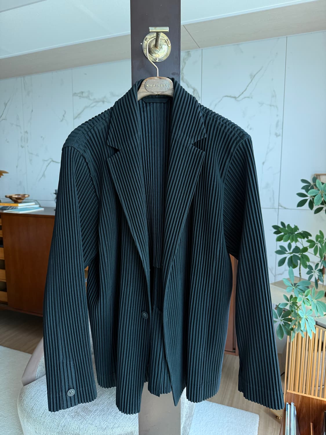 옴므플리세 블랙 플리츠 자켓  상품이미지2