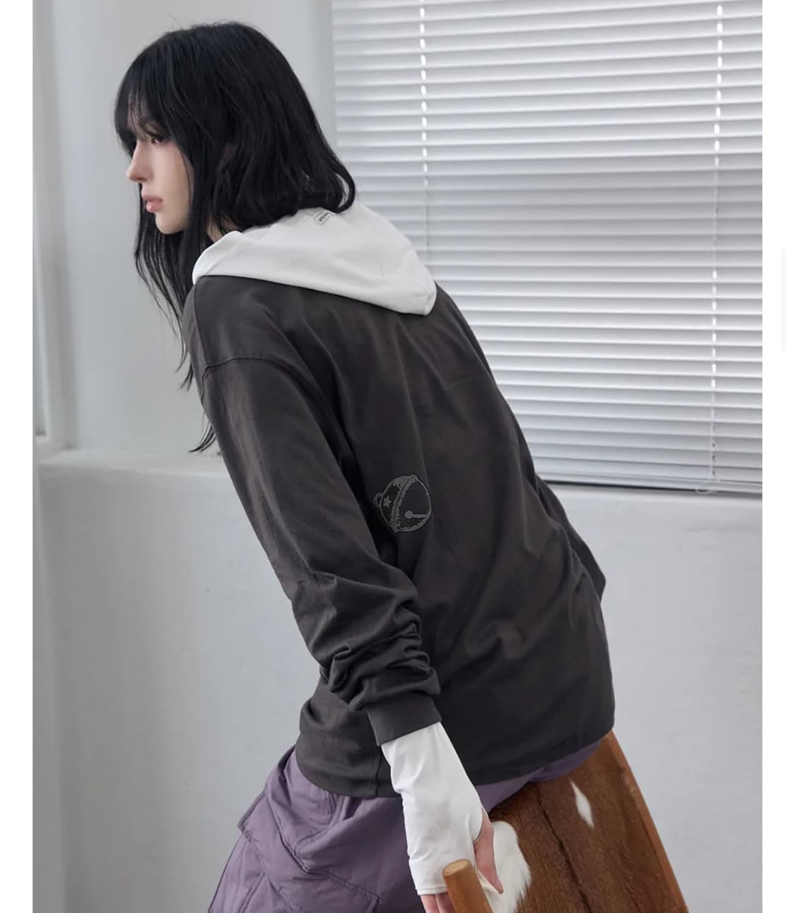 [새상품] rense 렌세 오버사이즈 벨 그래픽 티셔츠 챠콜 상품이미지3