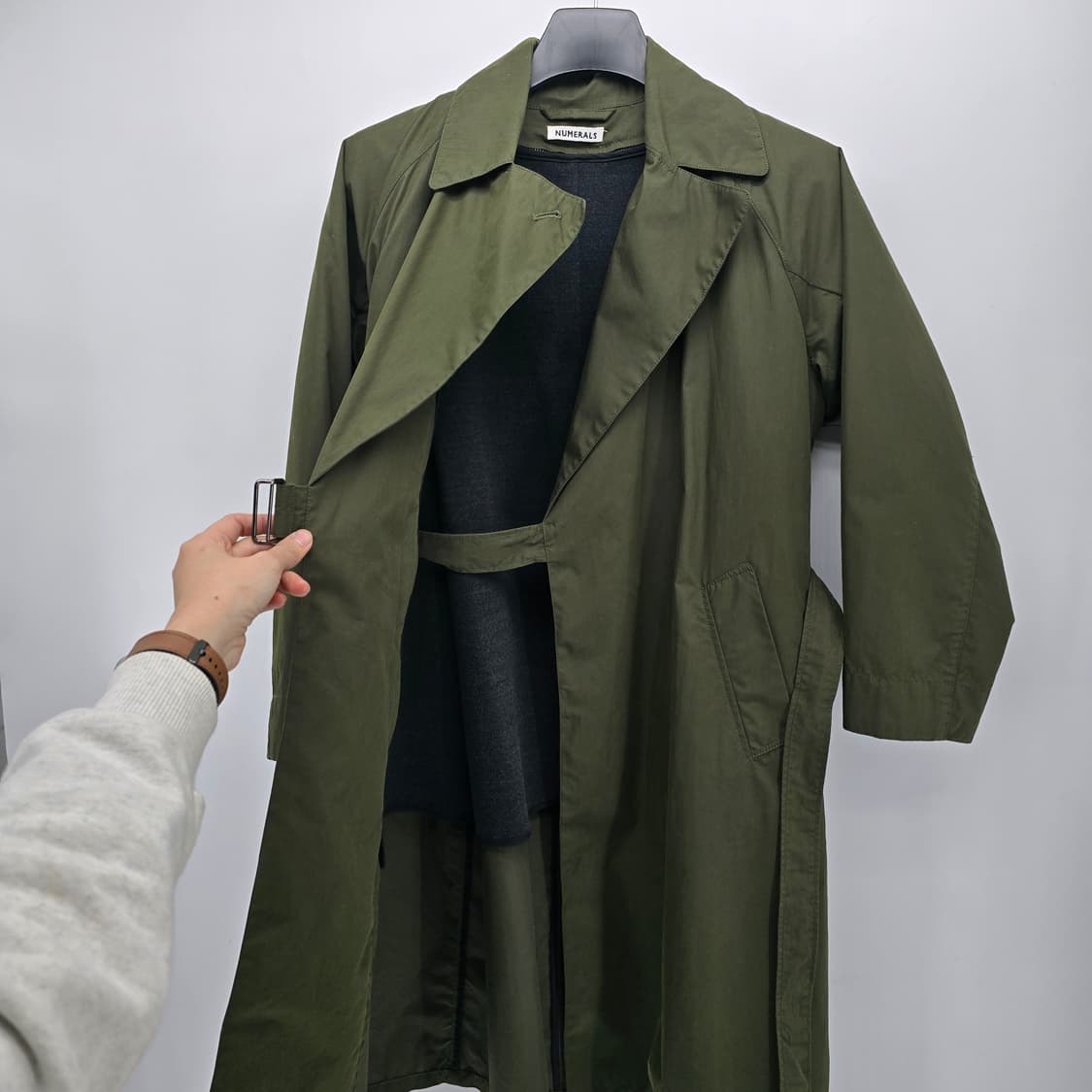 NUMERALS 미니멀 올리브 트렌치 코트 상품이미지6