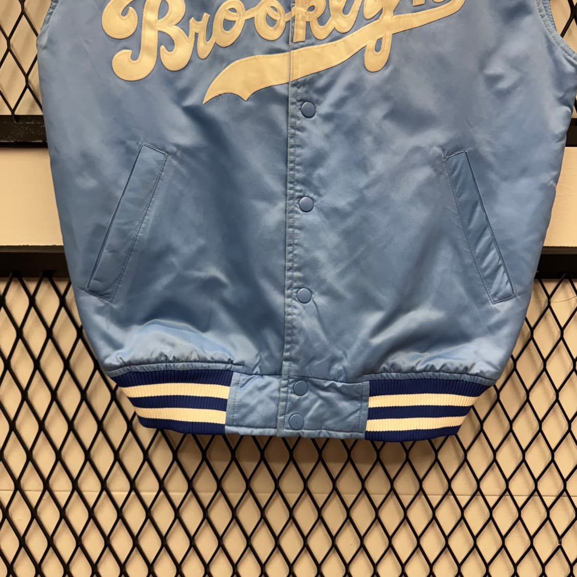 마제스틱 코퍼스타운 바시티 베스트 전면 브루클린 로고 포인트 스카이블루 상품이미지4