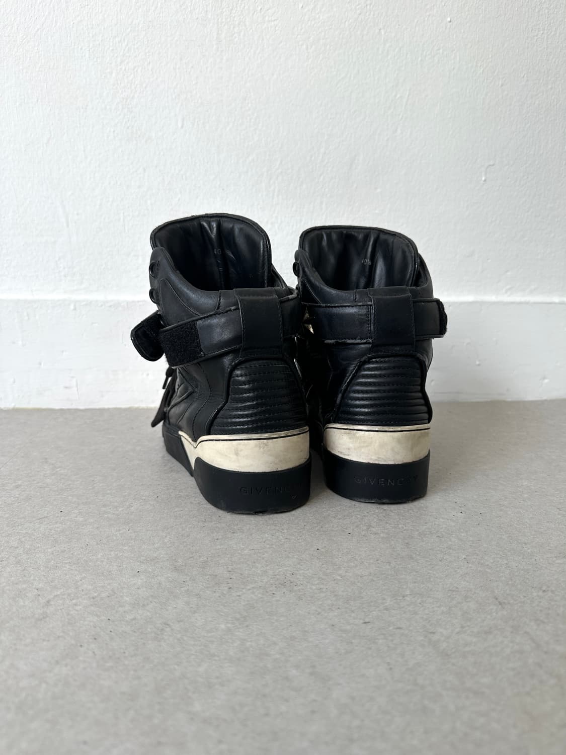 지방시 타이슨 블랙 스타 스터드 하이탑 상품이미지5