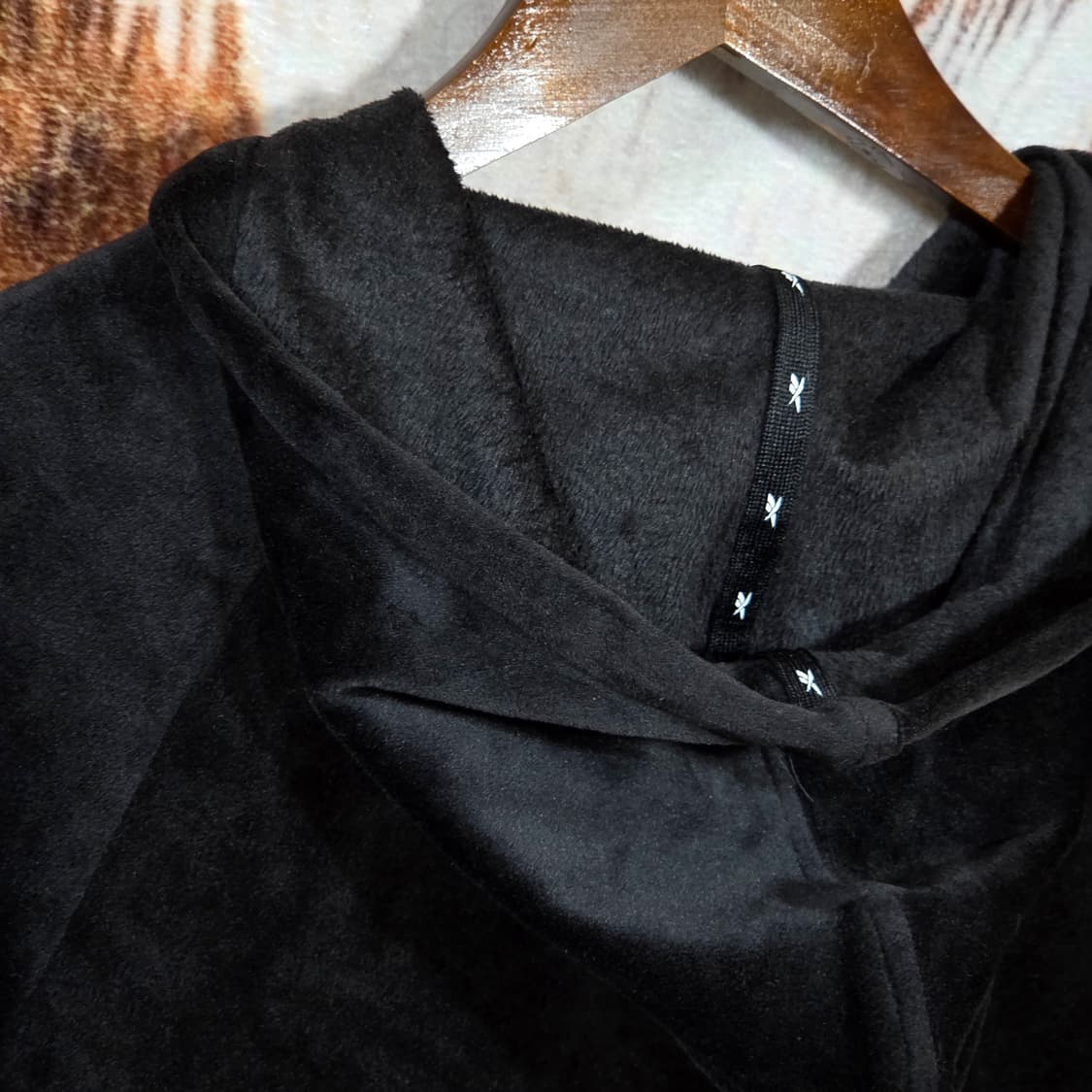 리복 벨벳 블랙 실버 자수 후드집업 상품이미지5