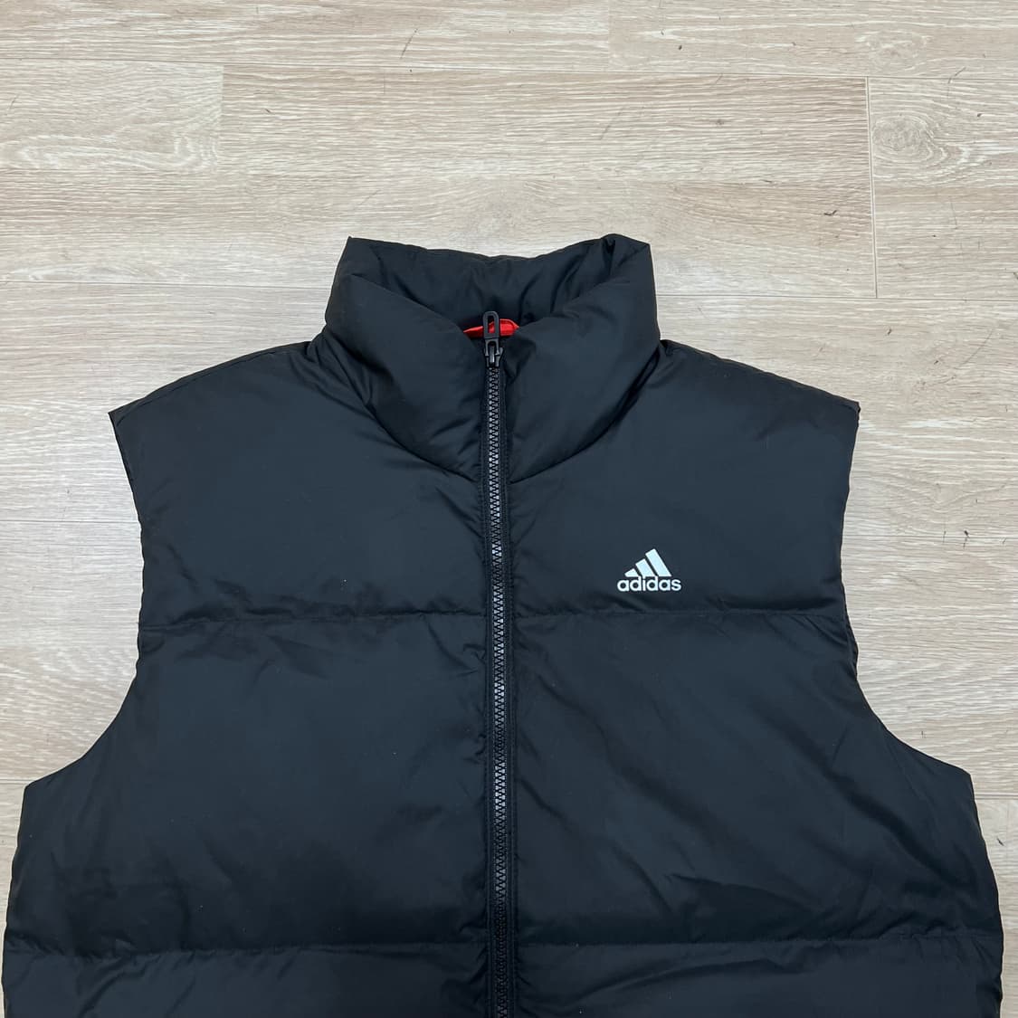 아디다스 덕다운 로고 베이직 패딩 조끼 [블랙] M/95 상품이미지2