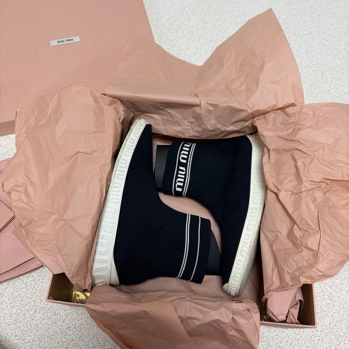 미우미우 니트 삭스 하이탑 스니커즈 상품이미지9