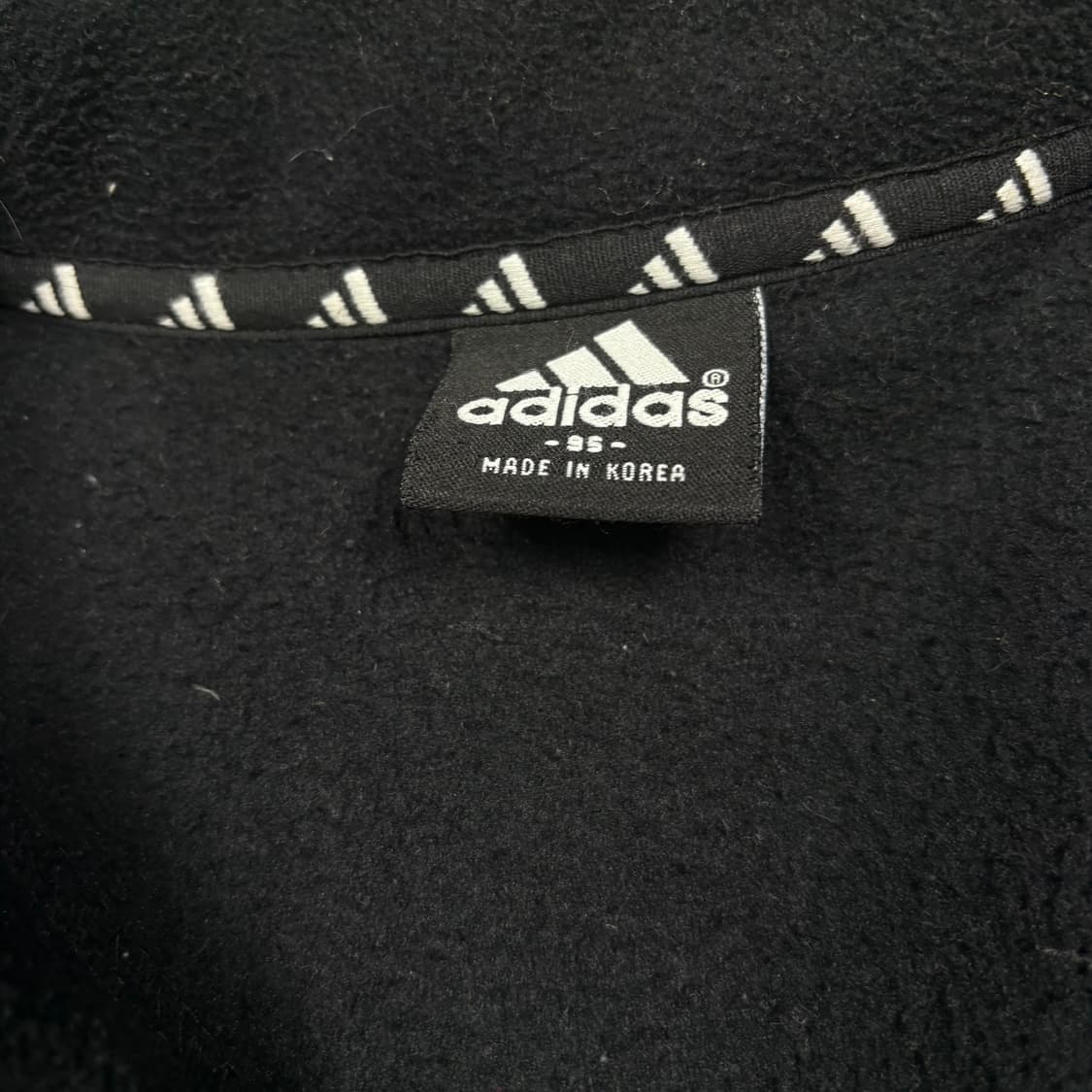 아디다스00‘s 블랙컬러 자수로고 플리스 상품이미지3