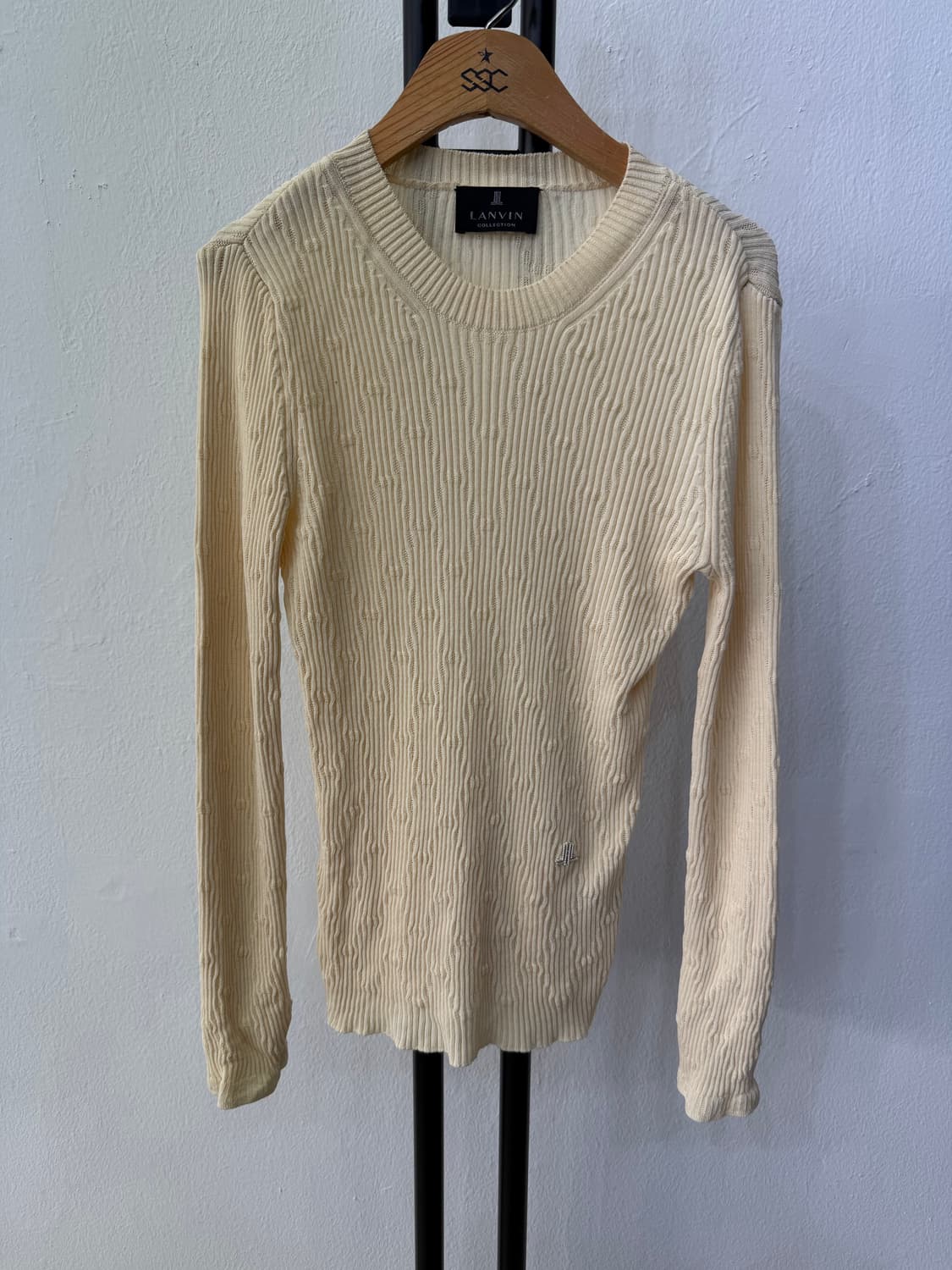 정품) 랑방 한섬 23ss 로고 팬던트 아이보리 골지 니트 90 상품이미지1