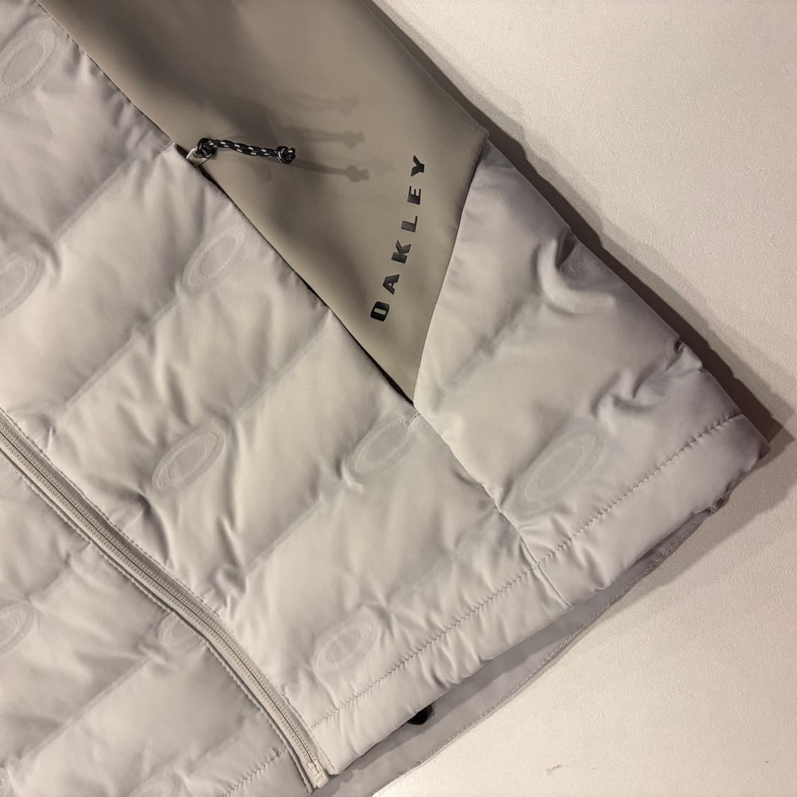[M] 오클리 엘립스 경량 패딩 점퍼 화이트 D257 상품이미지6