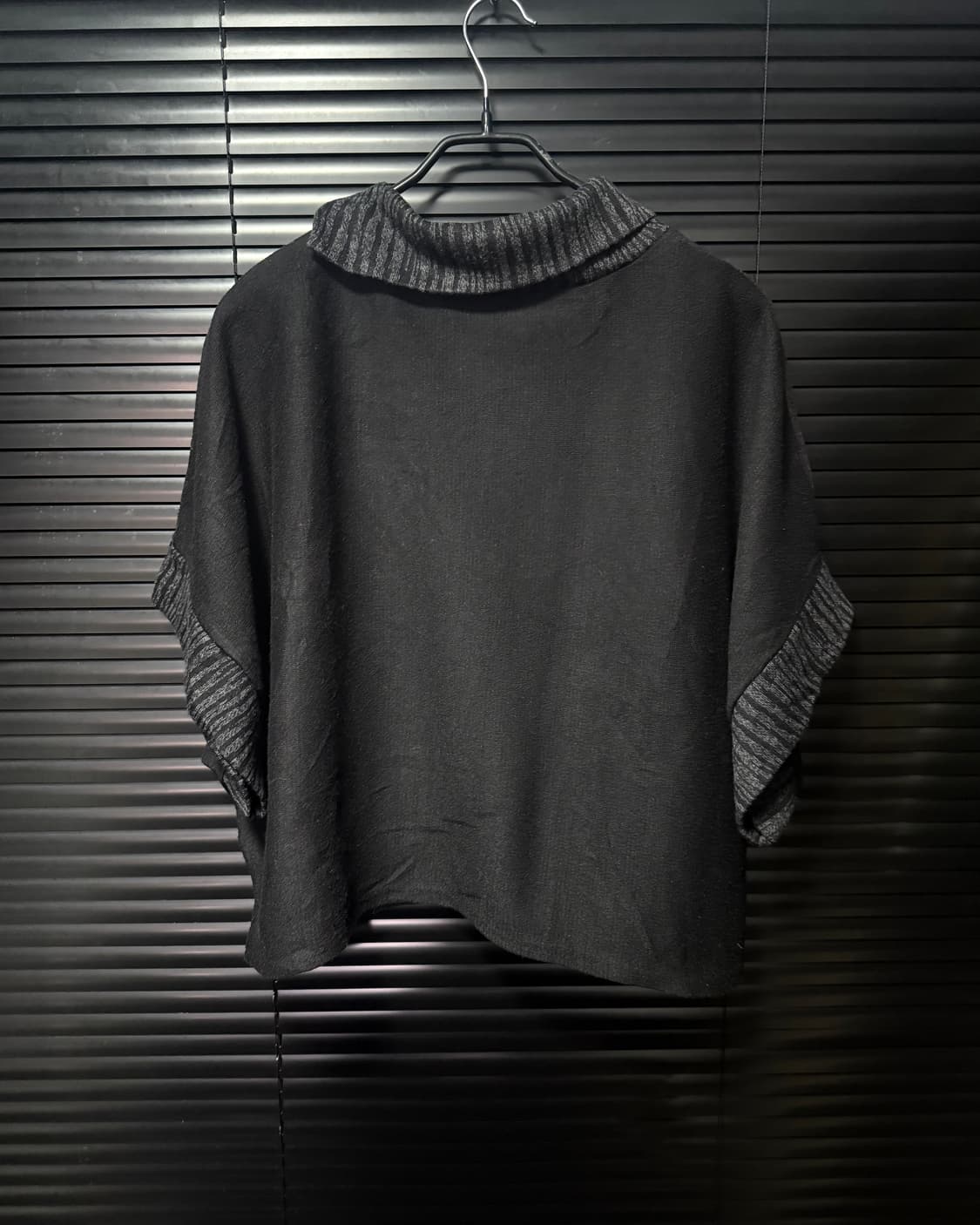 Lafon27 가오리핏 반팔 니트 골지 차콜 배색 카울 튜닉 하이넥 판쵸 상품이미지5