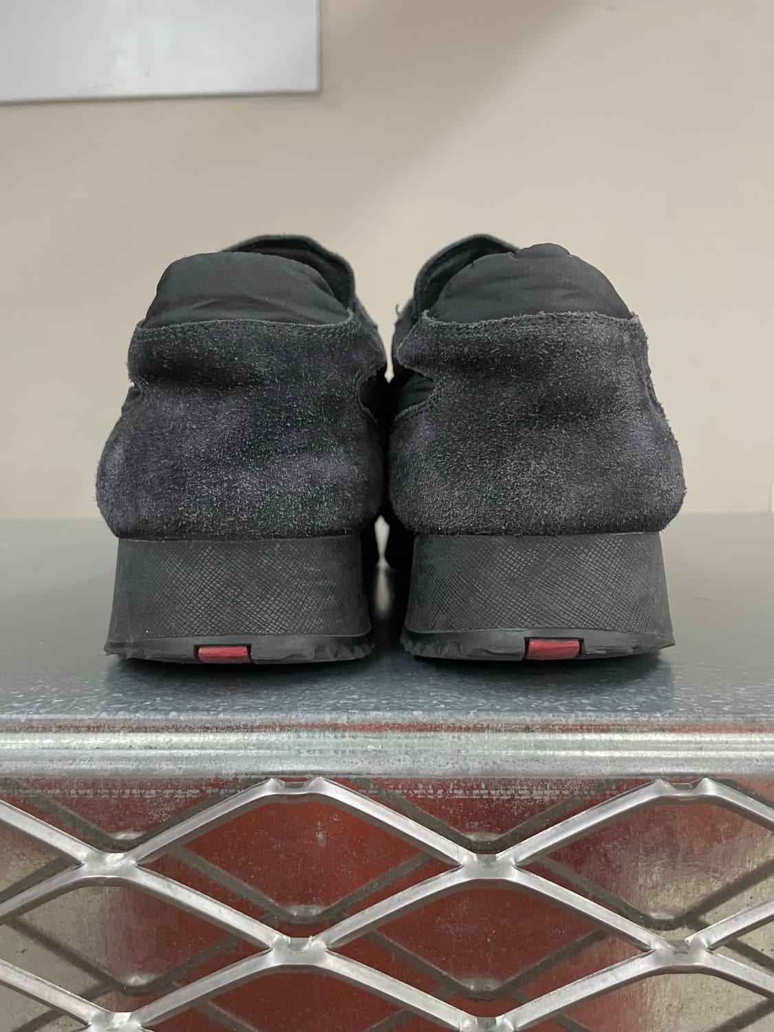 프라다 스웨이드 스니커즈 블랙 39 상품이미지3