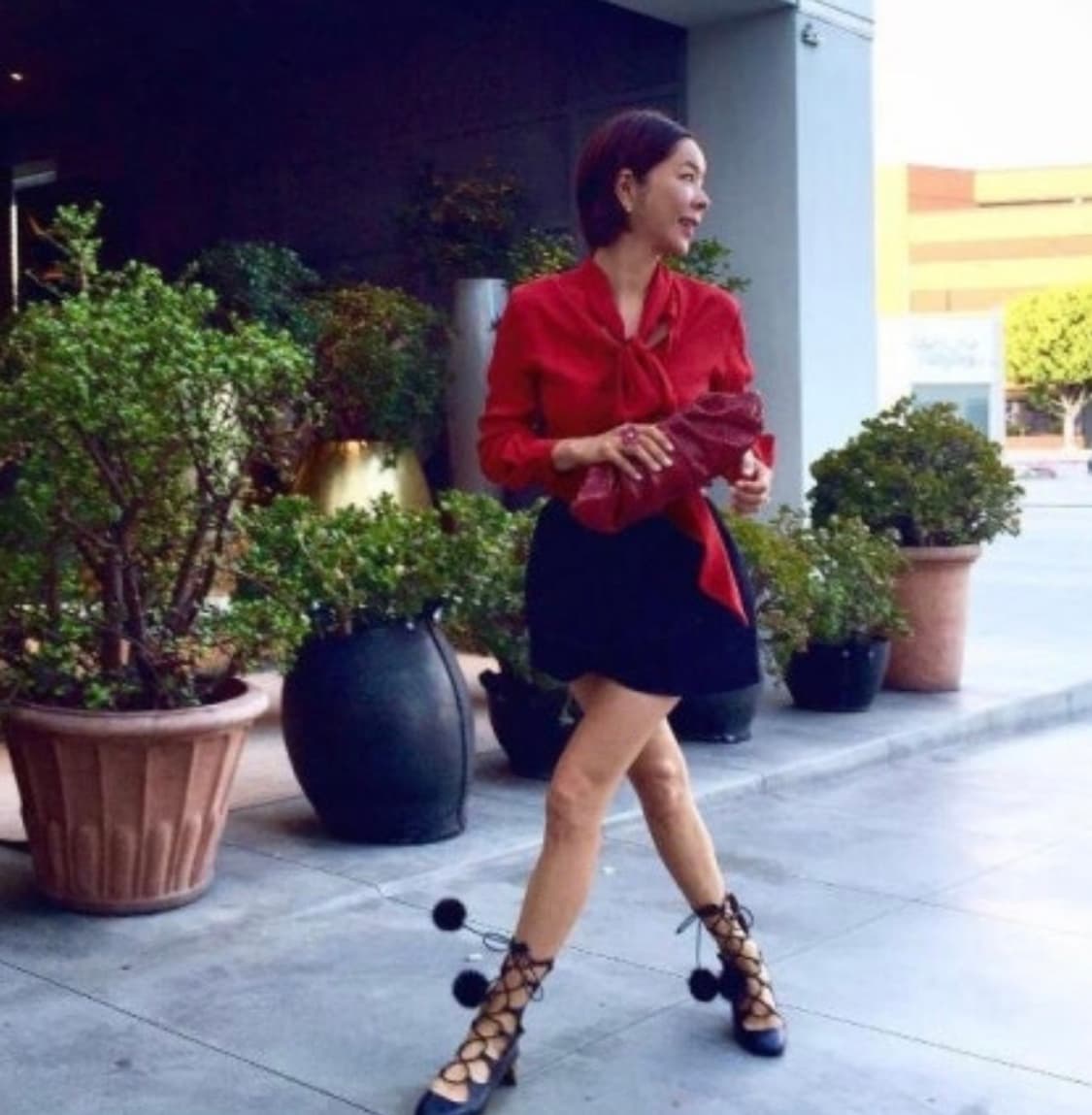 구찌 밍크 폼폼 레이스업 앵클 부 츠 36.5사이즈/새상품(셀럽 착용) 상품이미지9