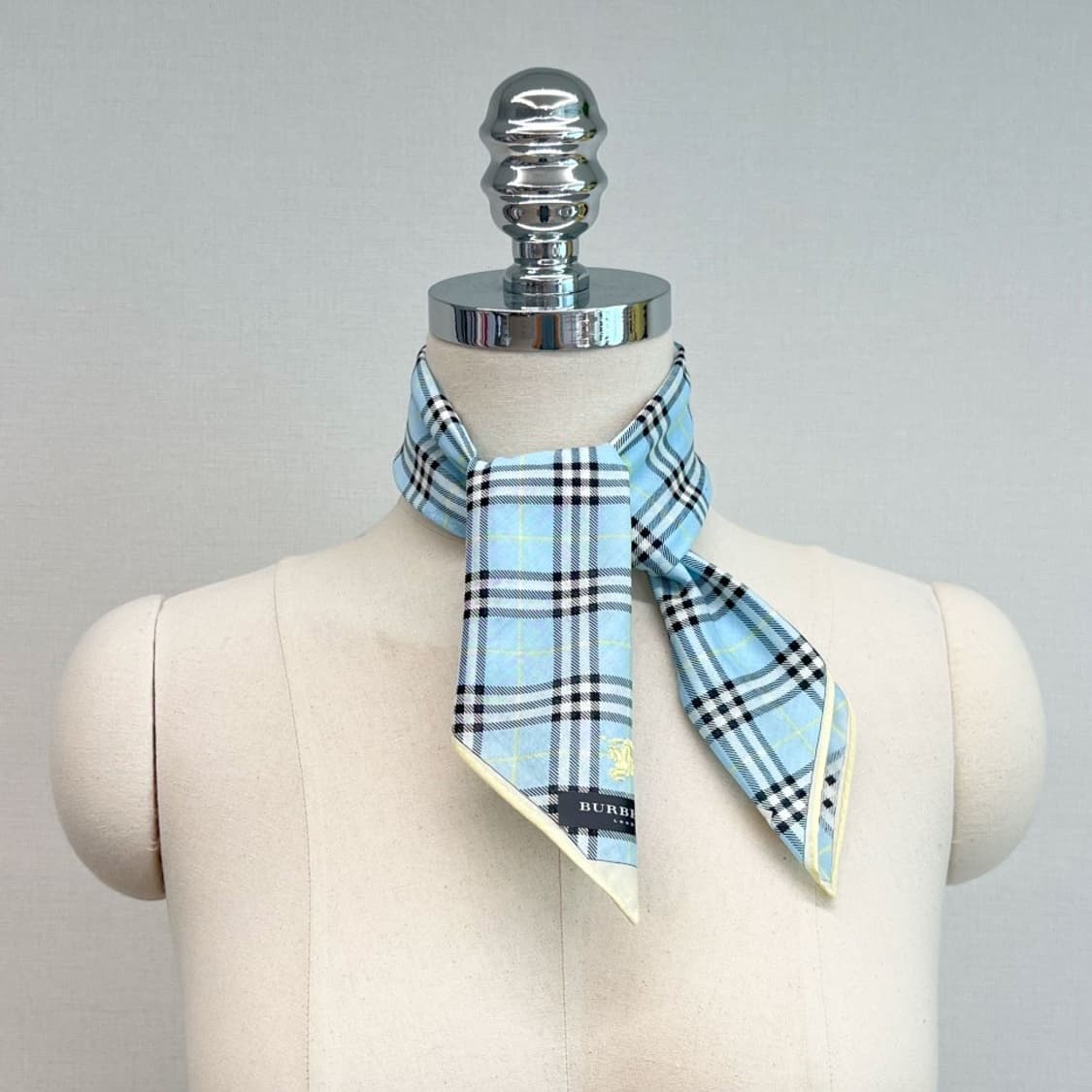 (새상품) burberry /버버리 쁘띠스카프 손수건 상품이미지8