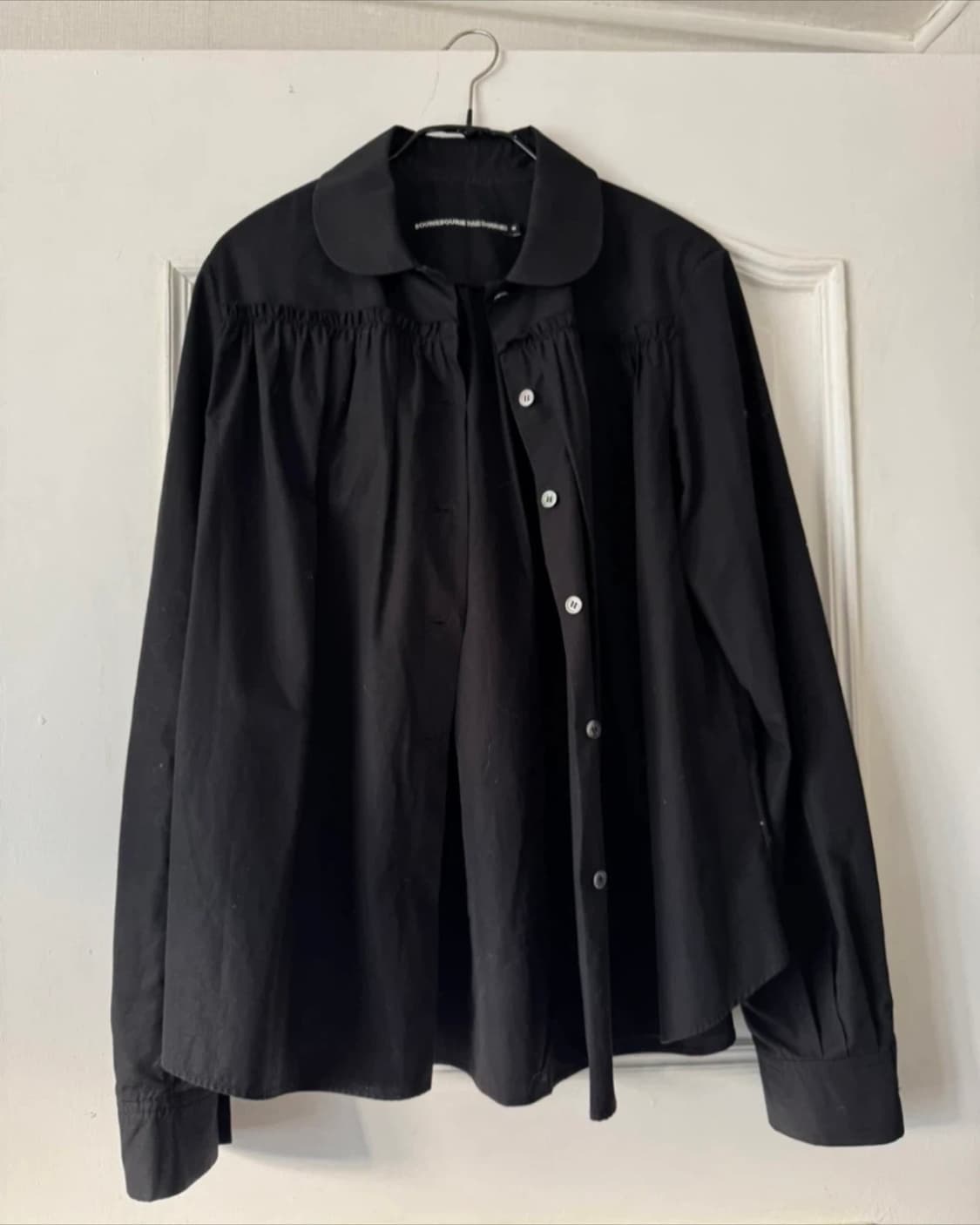 BOURIE-Black round collar gathered blous 상품이미지1