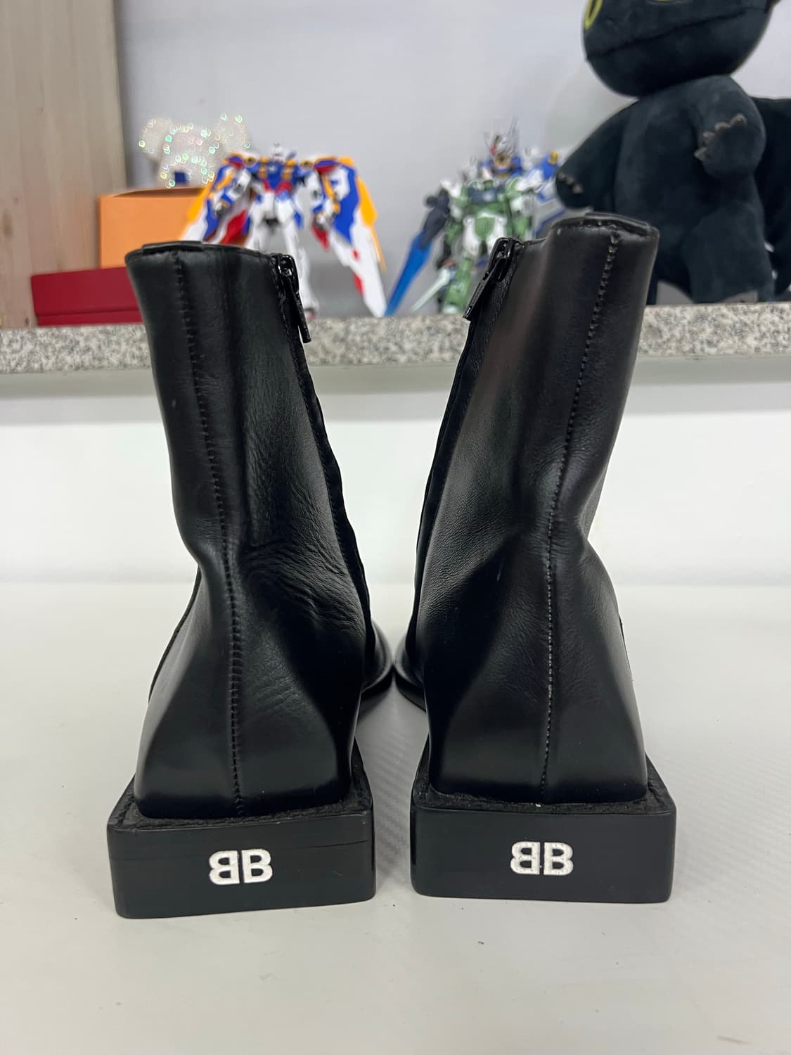 새제품) 발렌시아가 정품 BB로고 림 스퀘어힐 부츠 35.5 상품이미지6