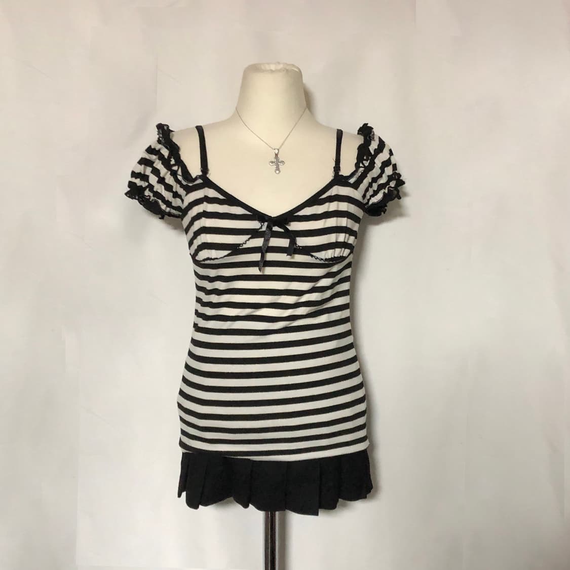 레이스 스트라이프 퍼프 슬리브 티셔츠  블랙 화이트 상품이미지5