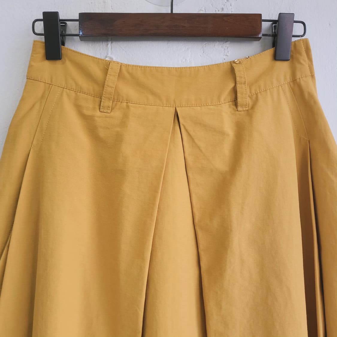 Milkfed 머스터드 핀턱 플레어 스커트 상품이미지3