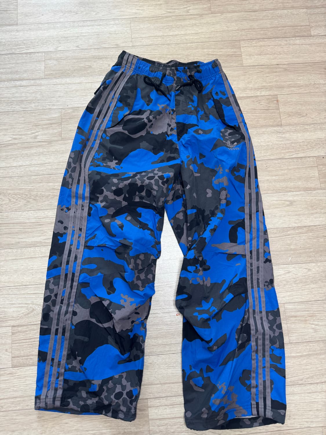 아디다스 카모 파라슈트 팬츠 상품이미지2