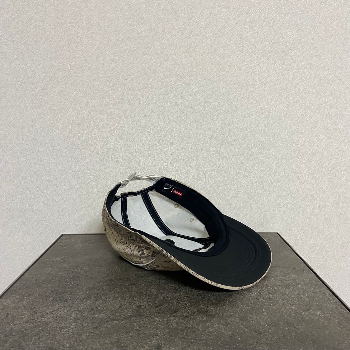 슈프림 X 나이키 에어맥스 스네이크 캠프캡 모자 상품이미지7