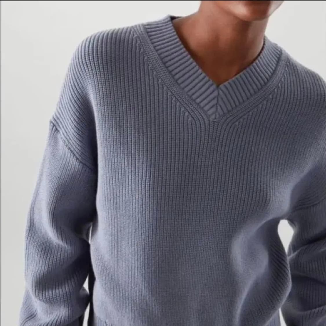 코스 COS 브이넥 니트 라일락 퍼플 상품이미지3