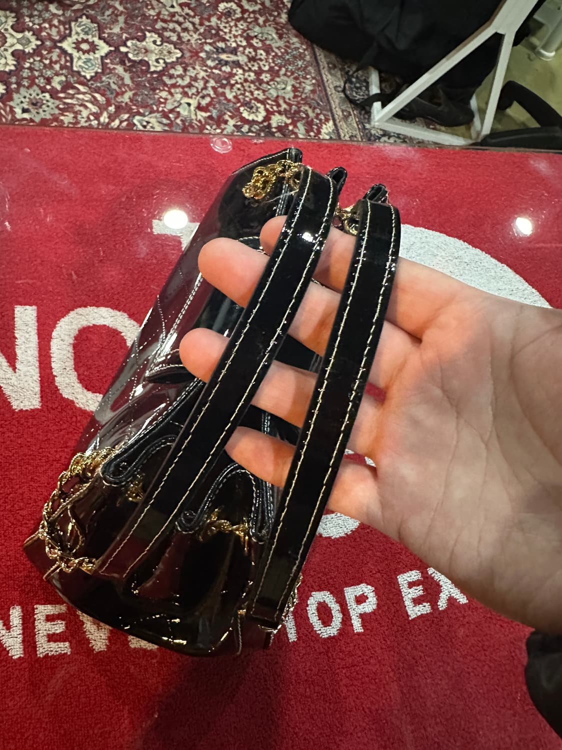 발렌시아가 에나멜 체인 숄더백 상품이미지9