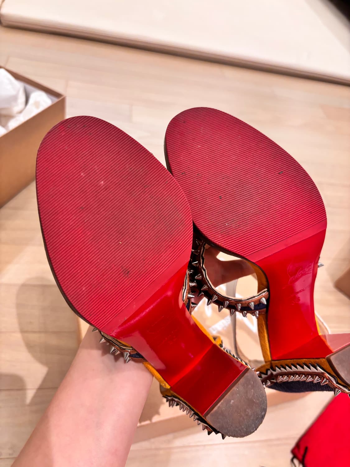 christian louboutin 샌들 1회 착용(36) 상품이미지4