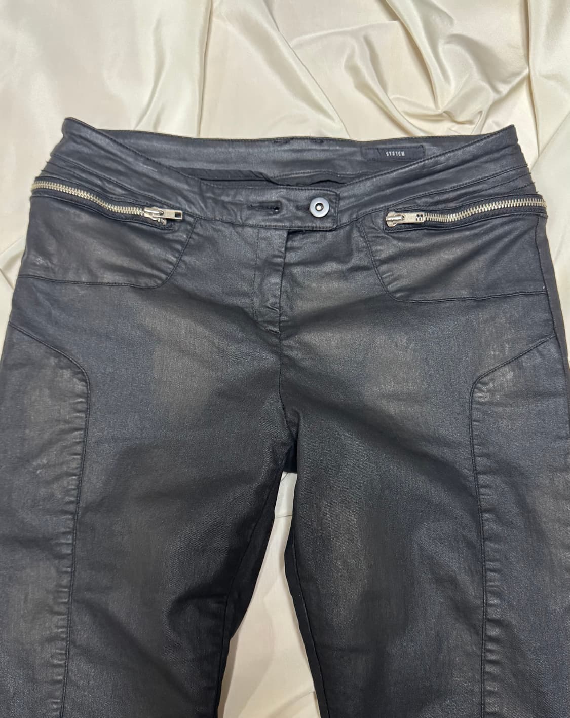 “SYSTEM” Coated Black Jeans 상품이미지2