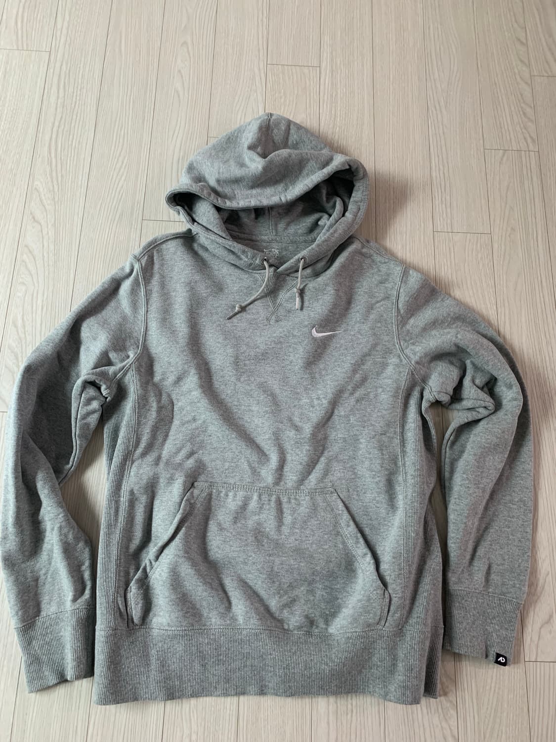 나이키 스몰 스우시 후드티 상품이미지1