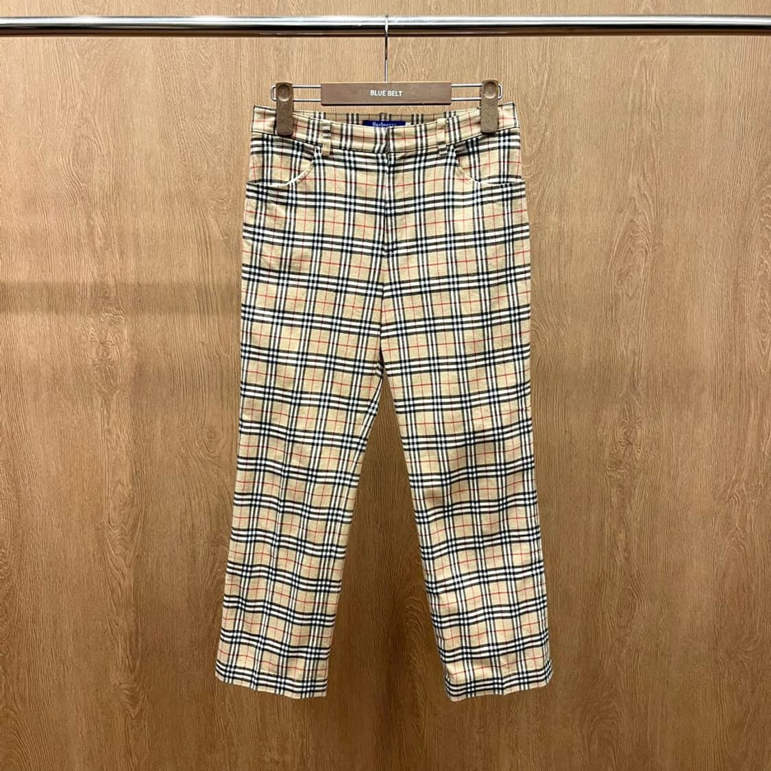 버버리 블루 라벨 코튼 팬츠 체크 패턴 백 포켓 디테일 8부 베이지 상품이미지2